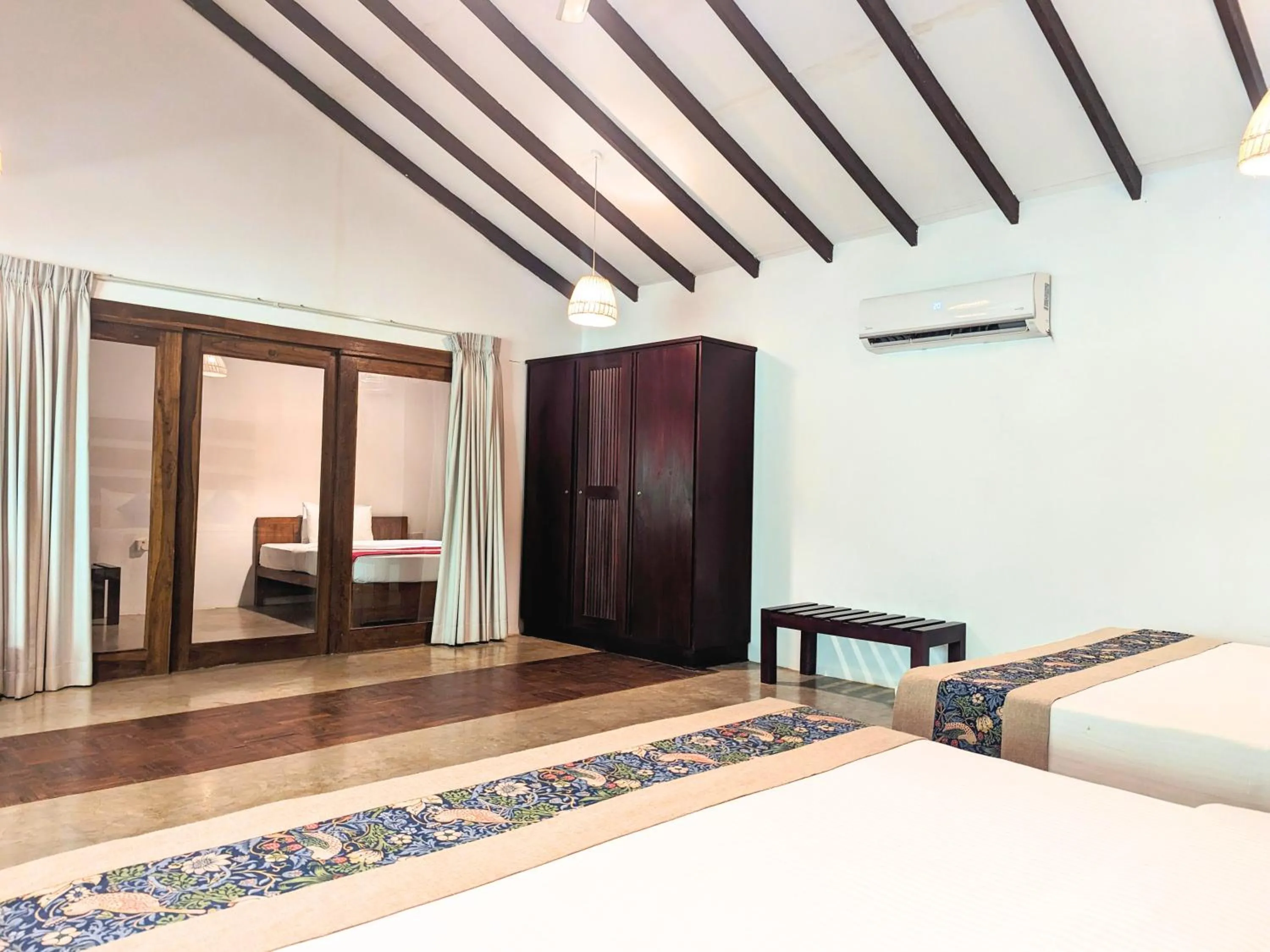 Bed in Pinthaliya Resort