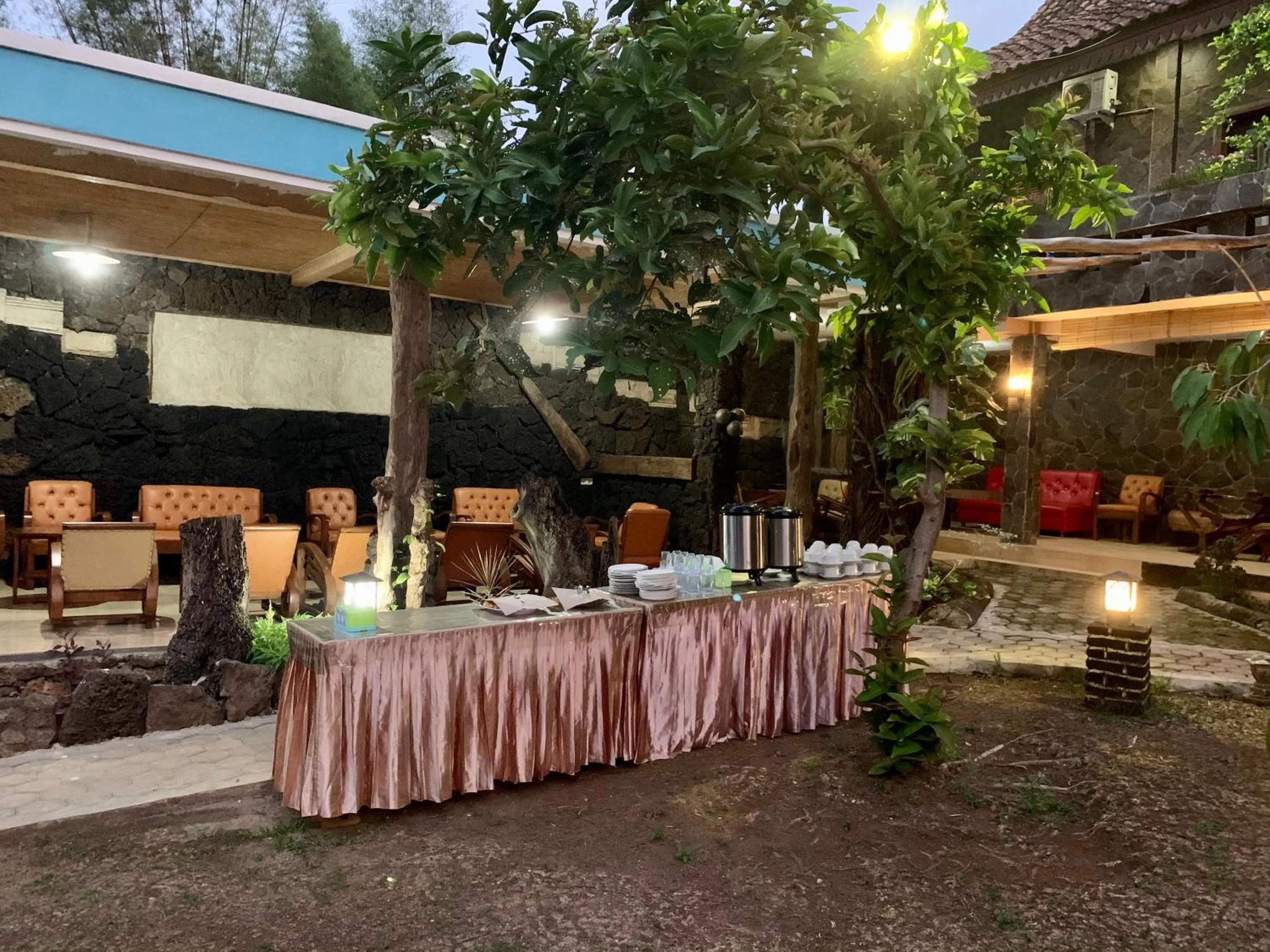 Restaurant/places to eat in Nuwono Tasya Syariah