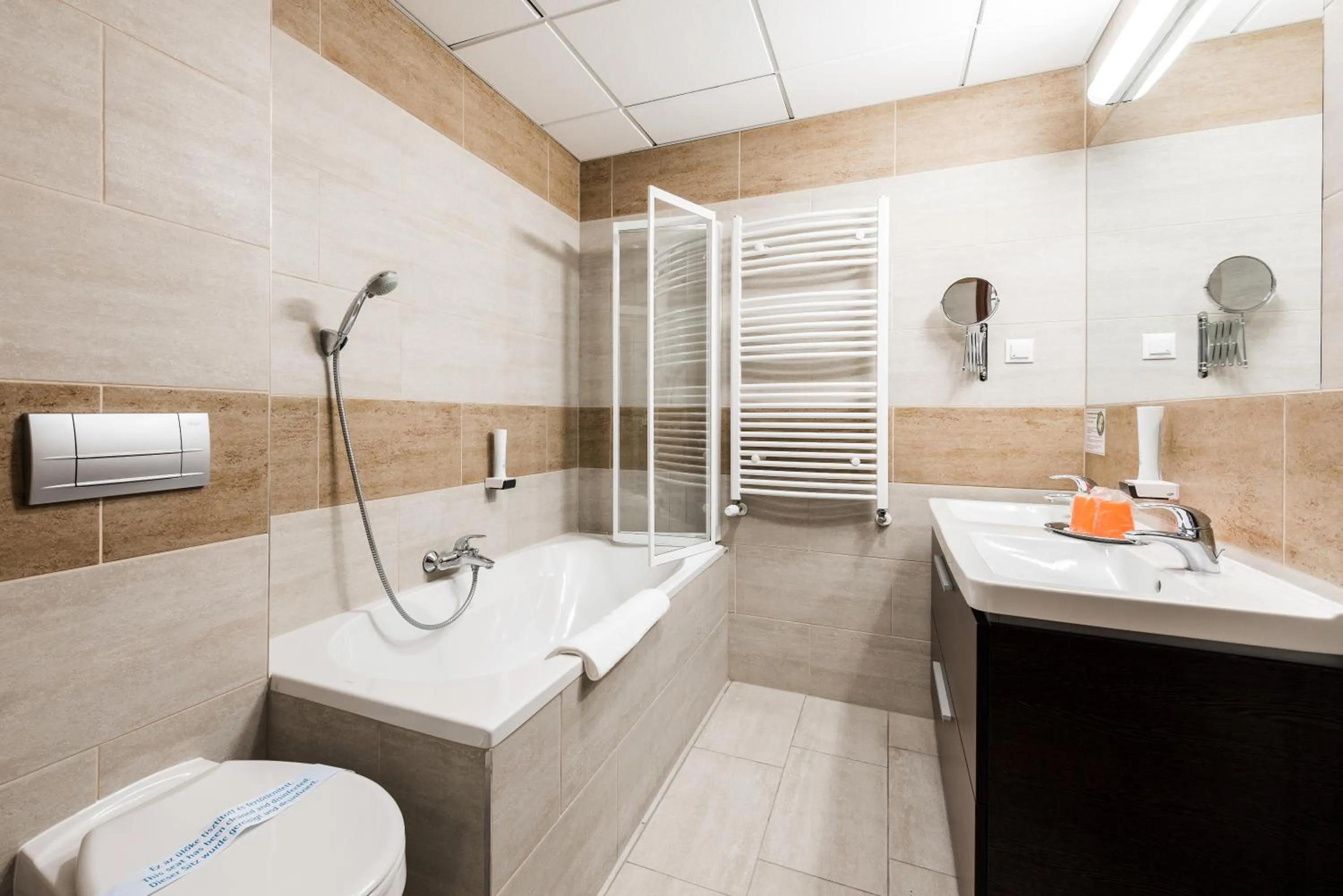 Bathroom in Hotel Garzon Plaza