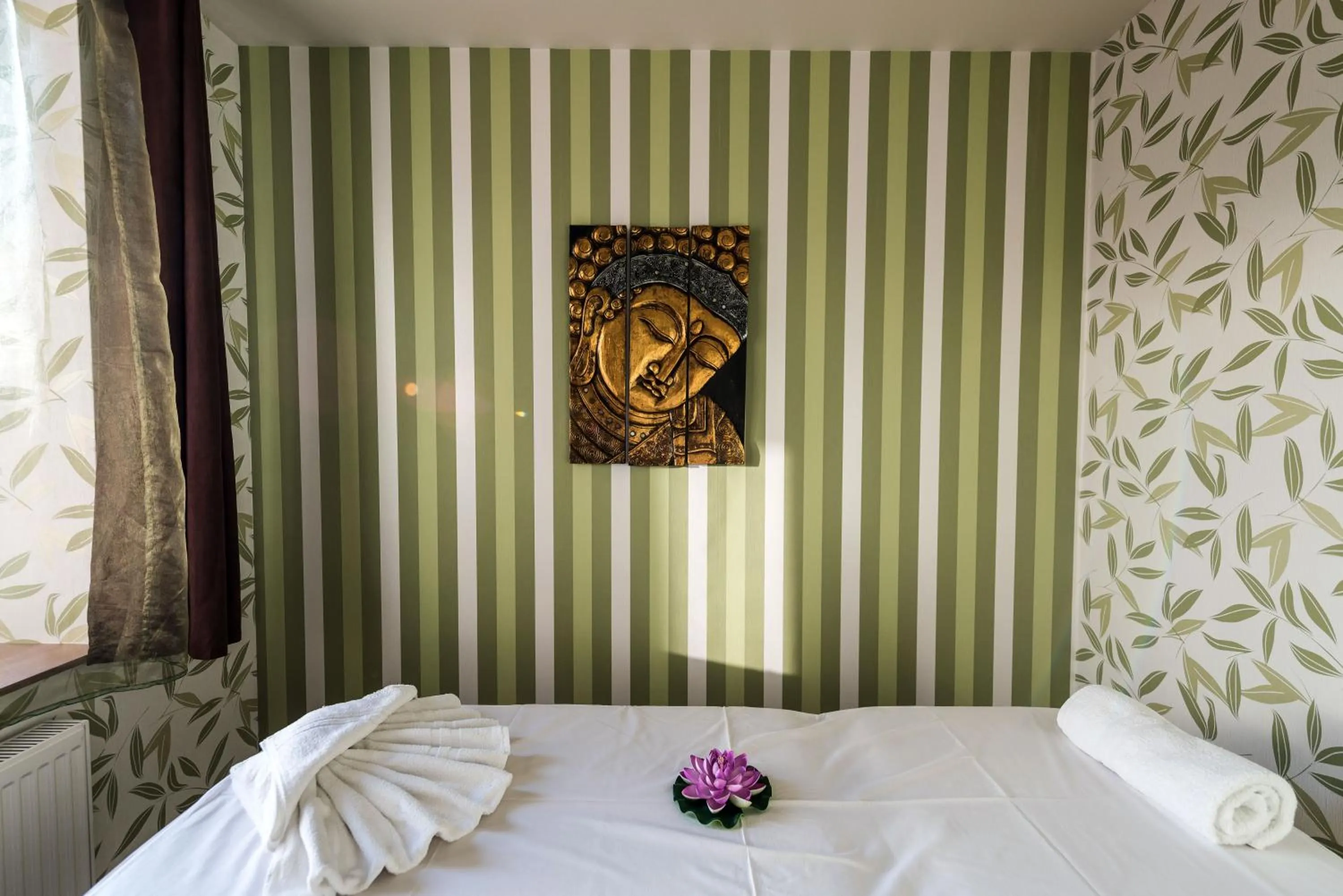 Massage, Bed in Hotel Garzon Plaza