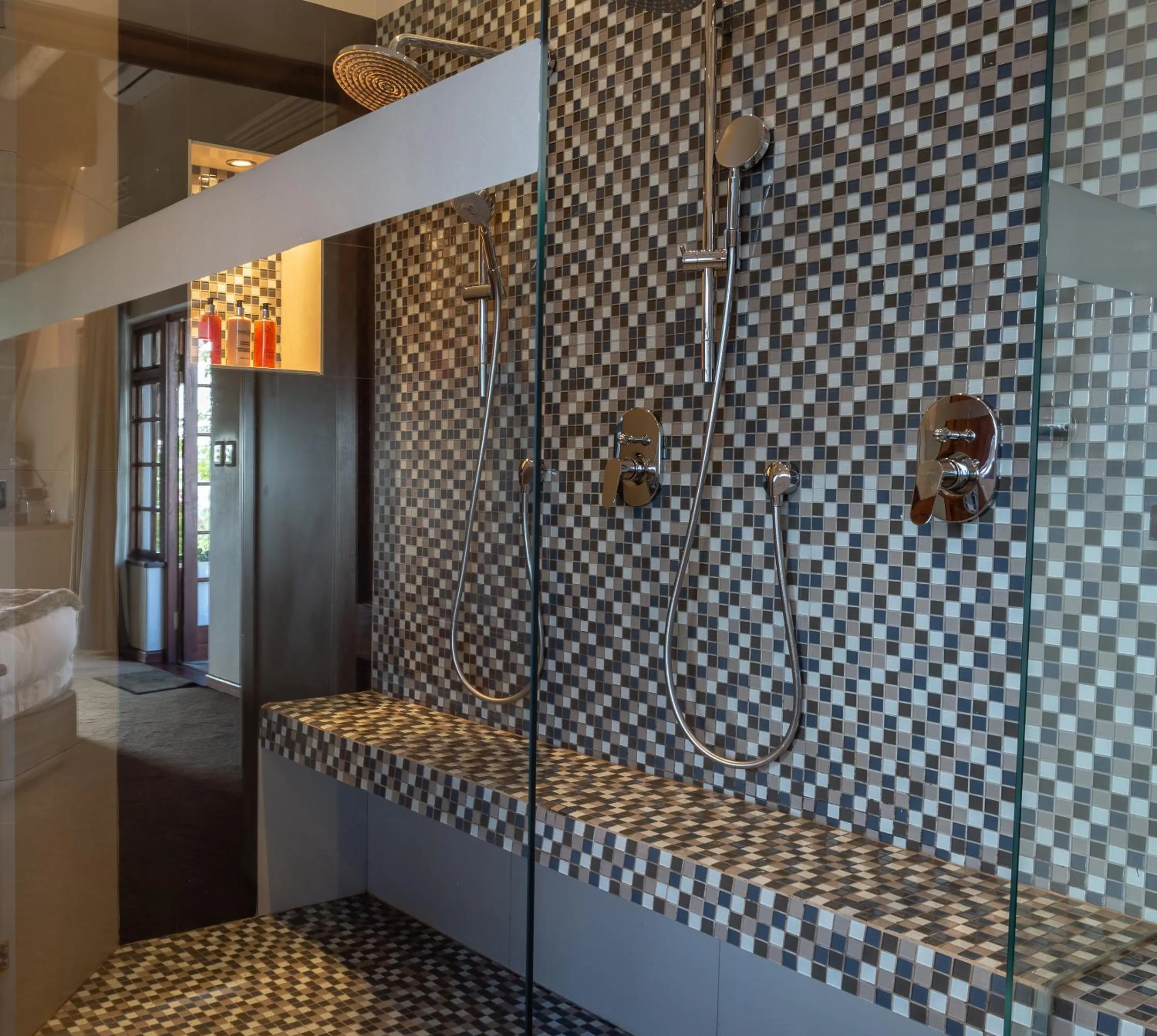 Shower in Wedgeview Country House & Spa