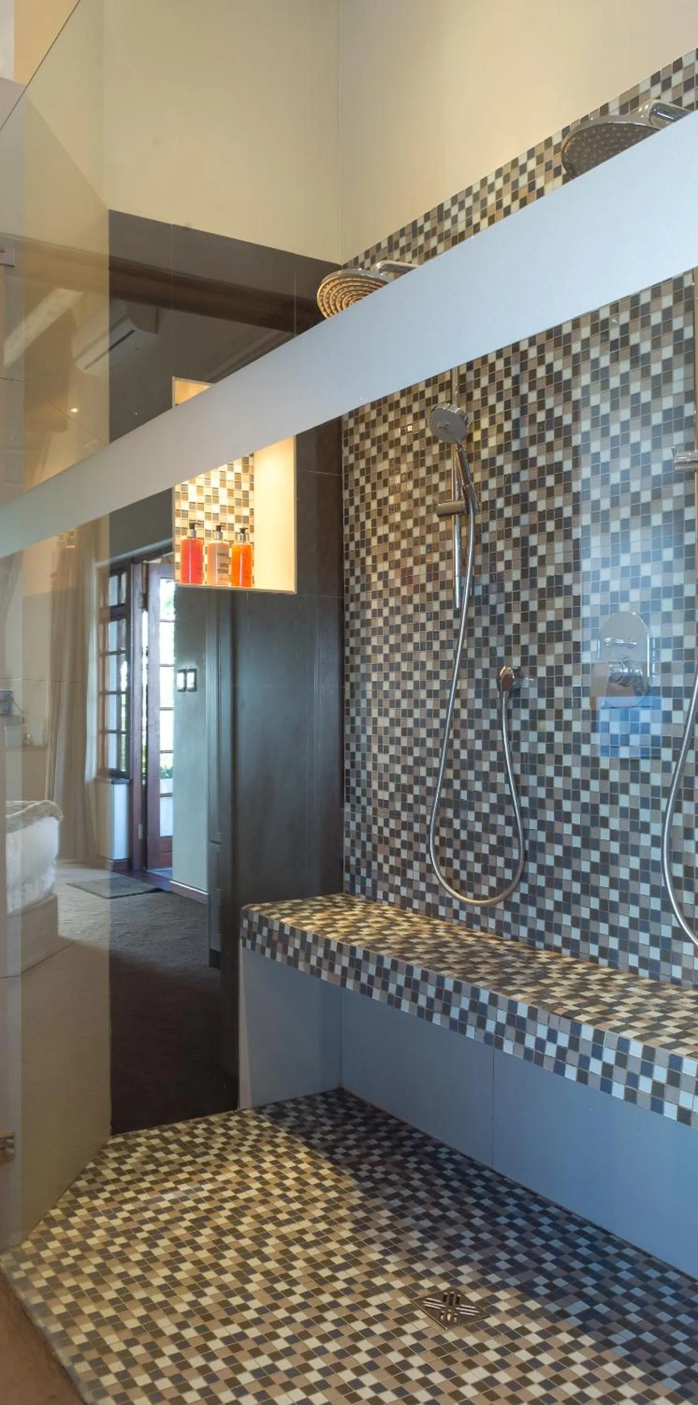 Shower in Wedgeview Country House & Spa