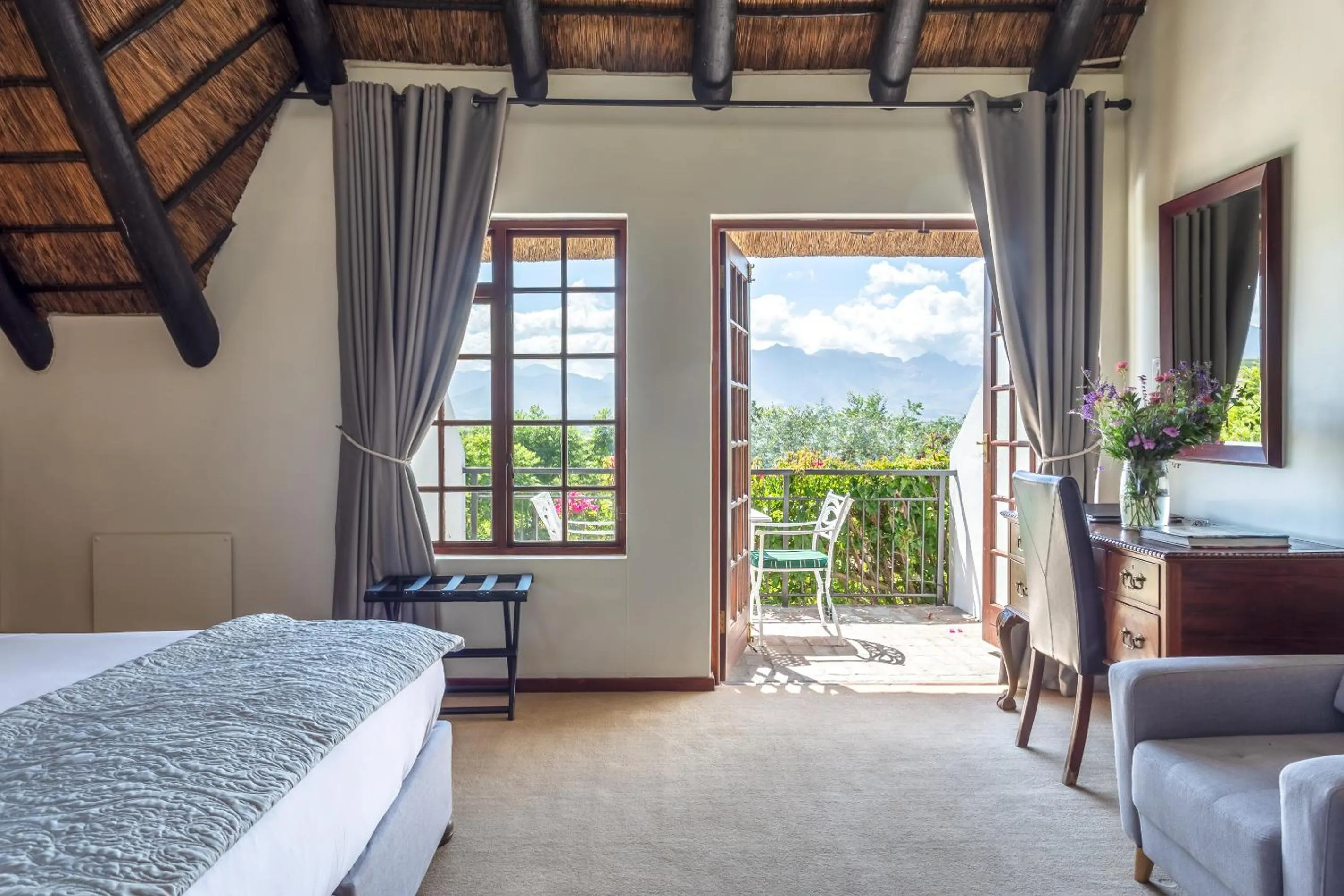 View (from property/room), Bed in Wedgeview Country House & Spa