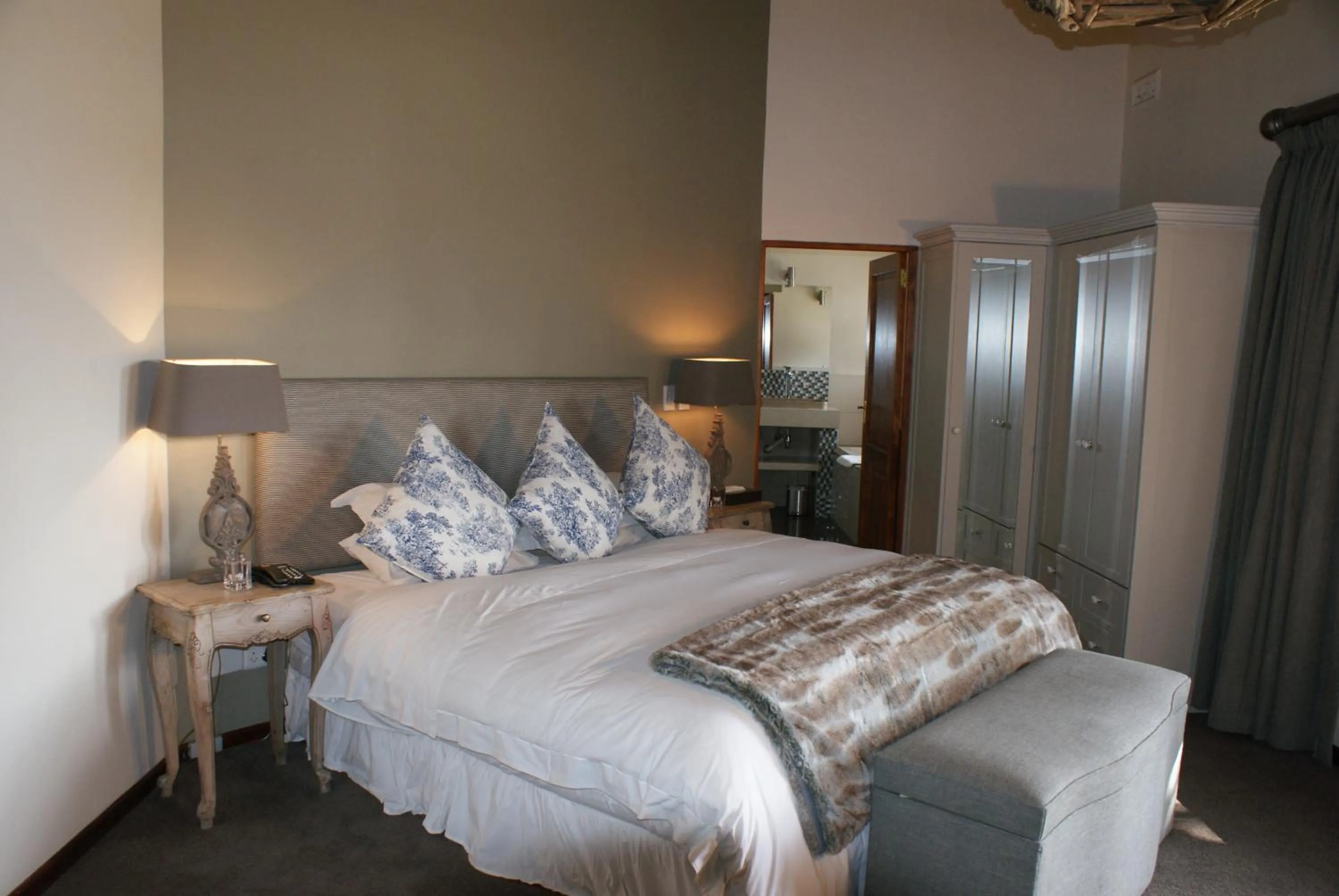 Bed in Wedgeview Country House & Spa