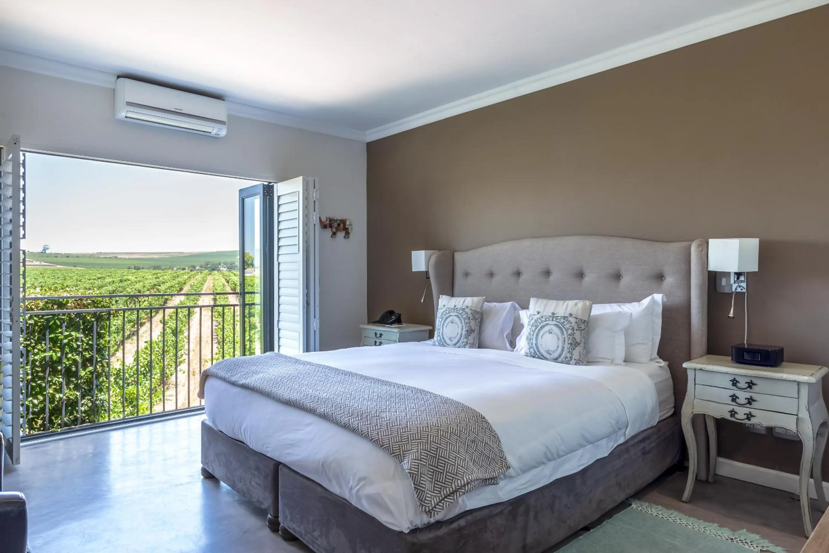 Bed in Wedgeview Country House & Spa