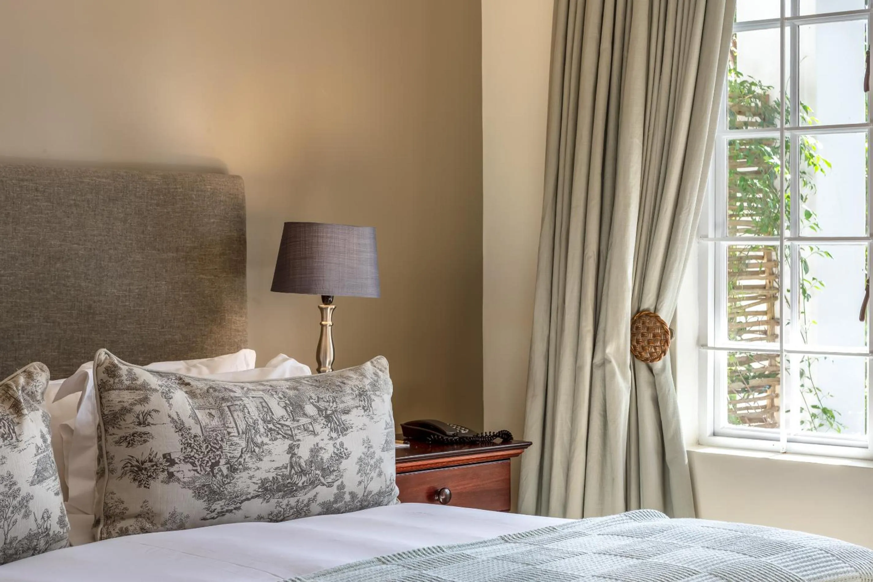 Bed in Wedgeview Country House & Spa