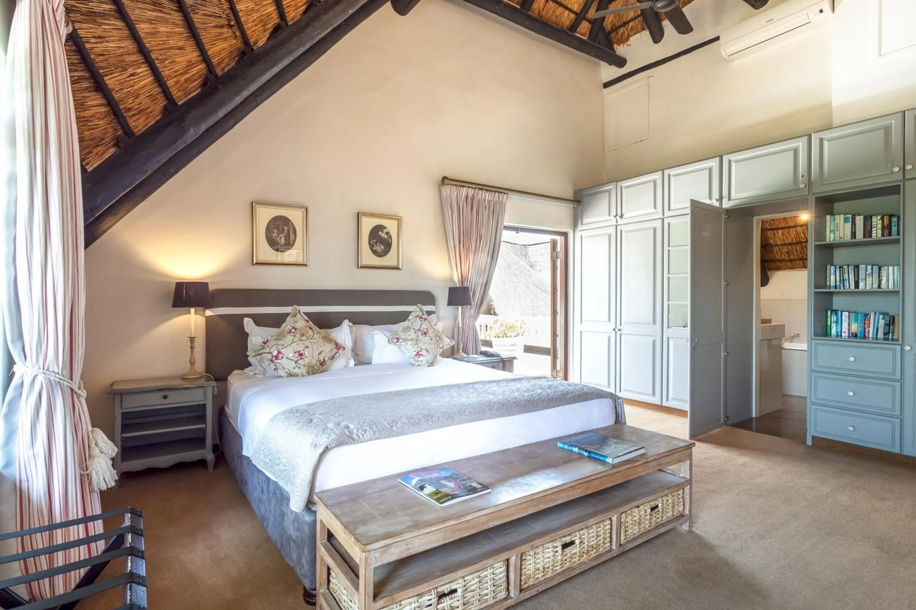 Photo of the whole room, Bed in Wedgeview Country House & Spa