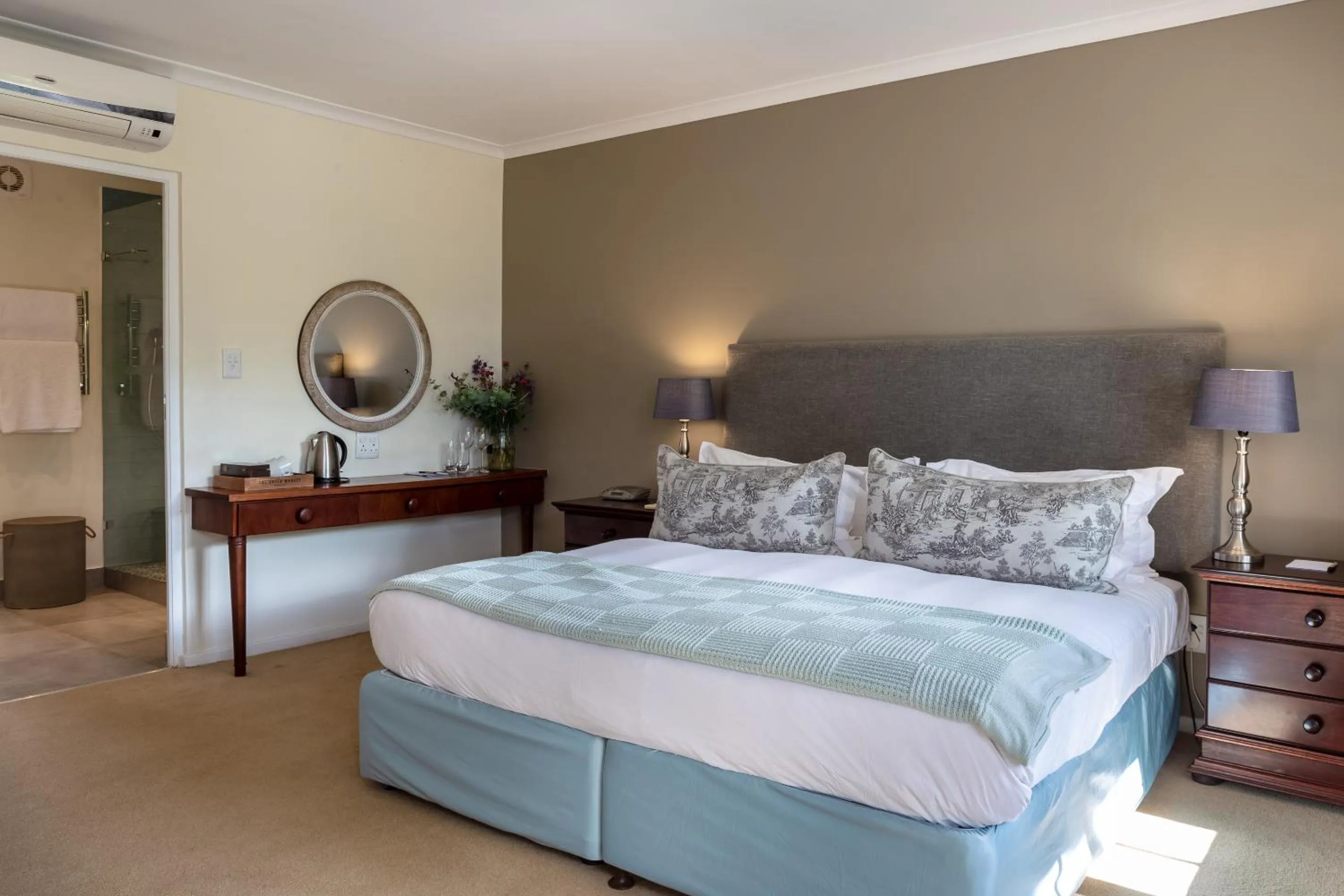 Bed in Wedgeview Country House & Spa