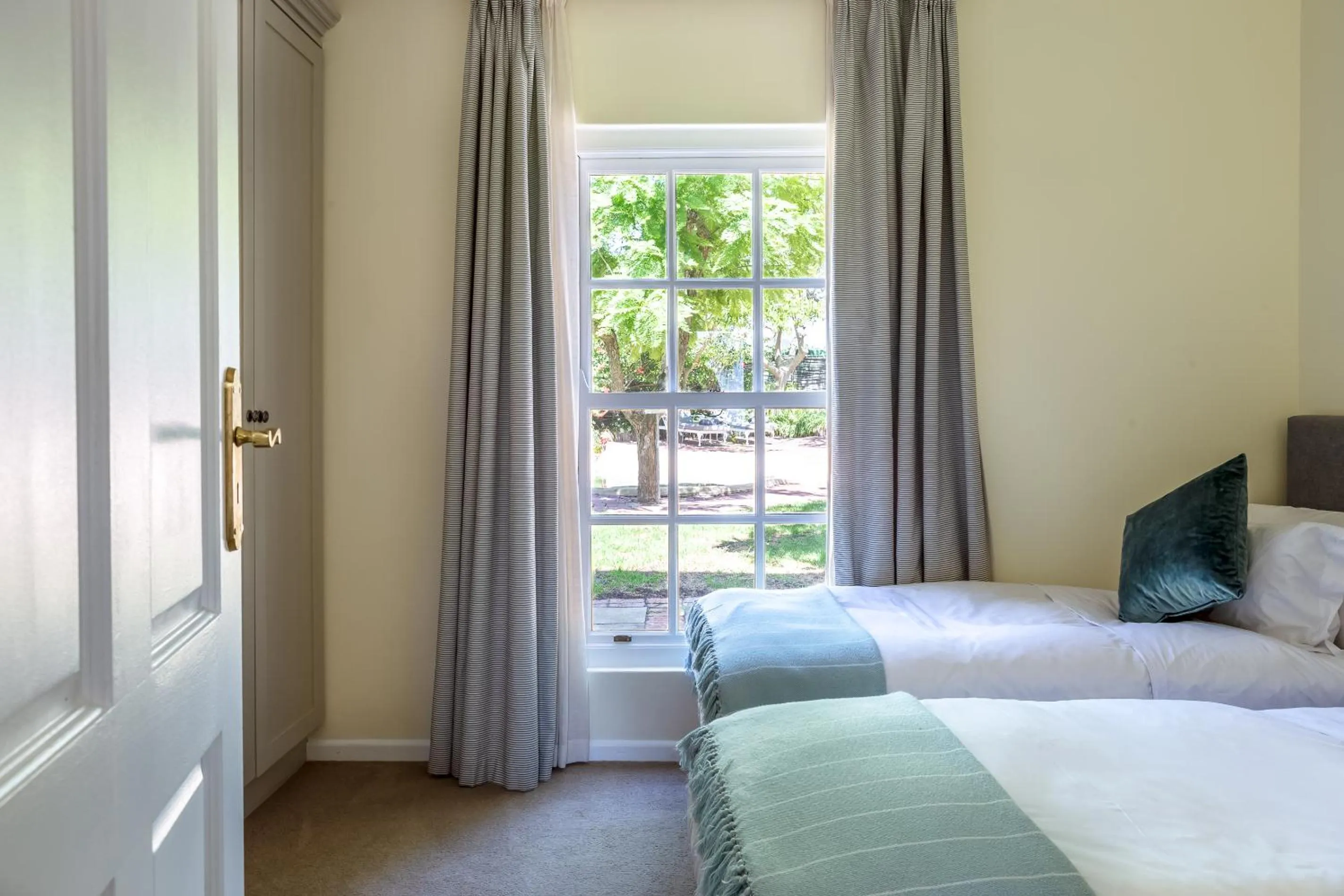 Bed in Wedgeview Country House & Spa