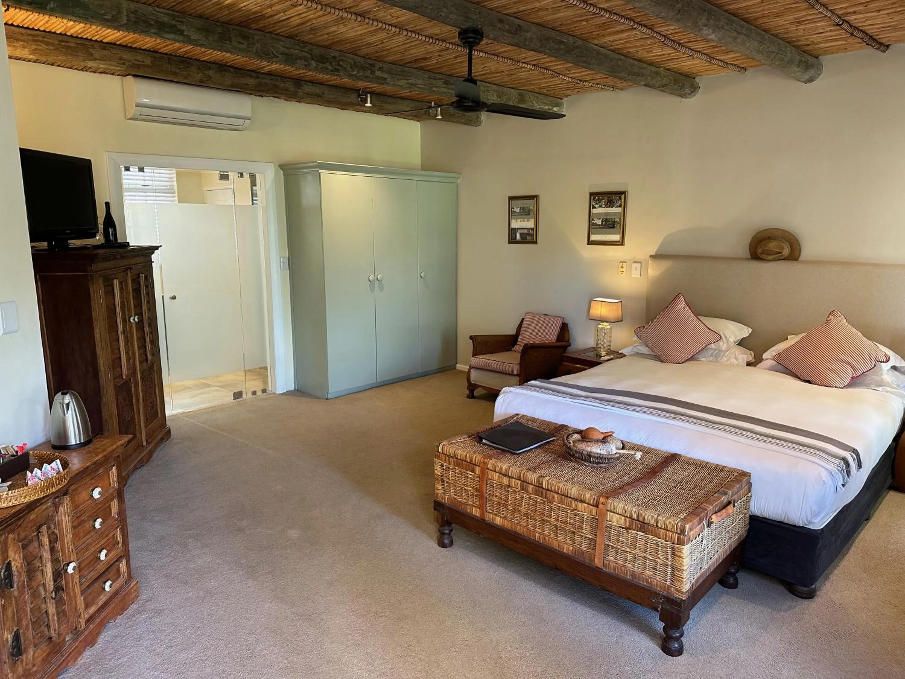 Bedroom, Bed in Wedgeview Country House & Spa