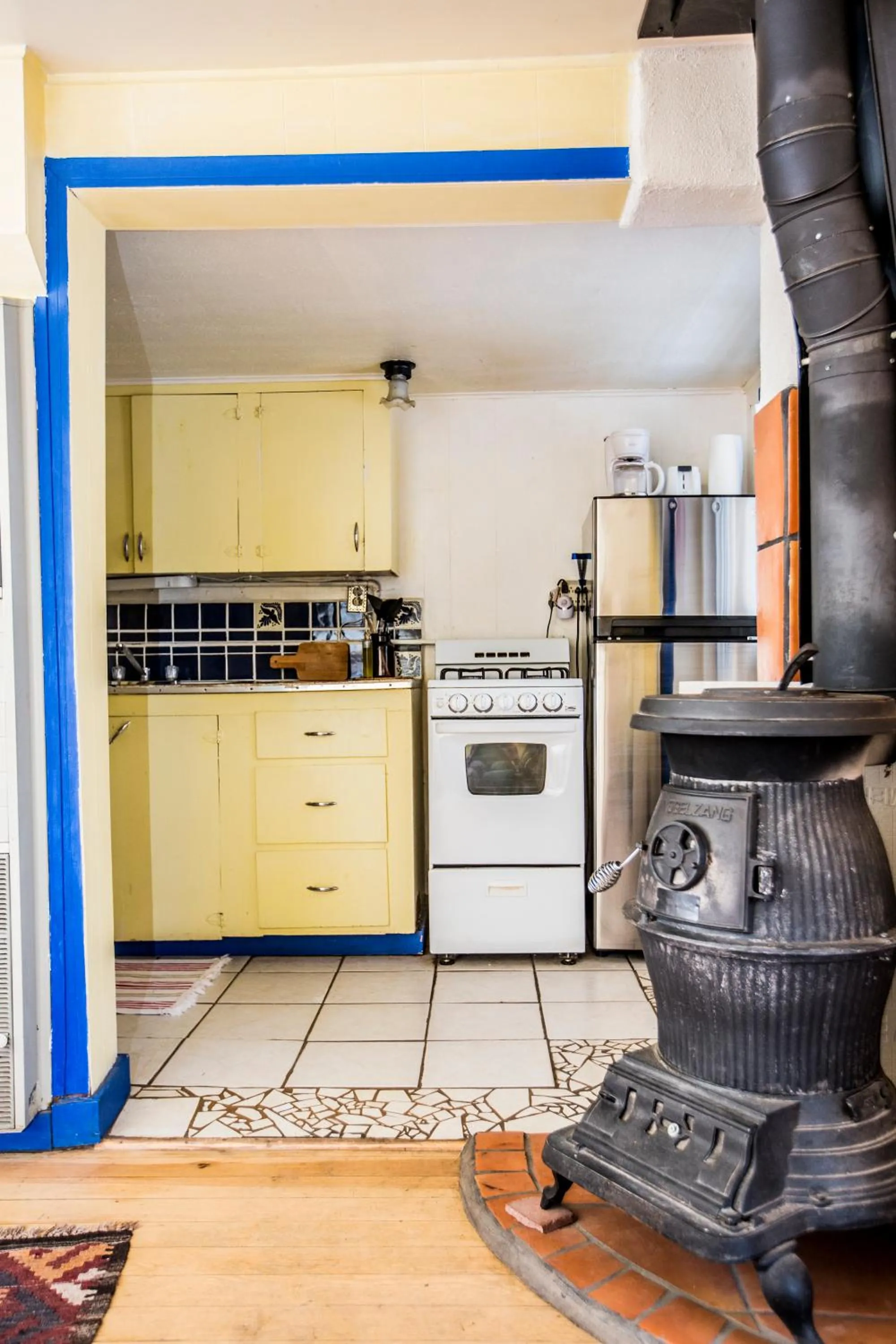 Kitchen or kitchenette in Taos Goji Farm & Eco-Lodge Retreat