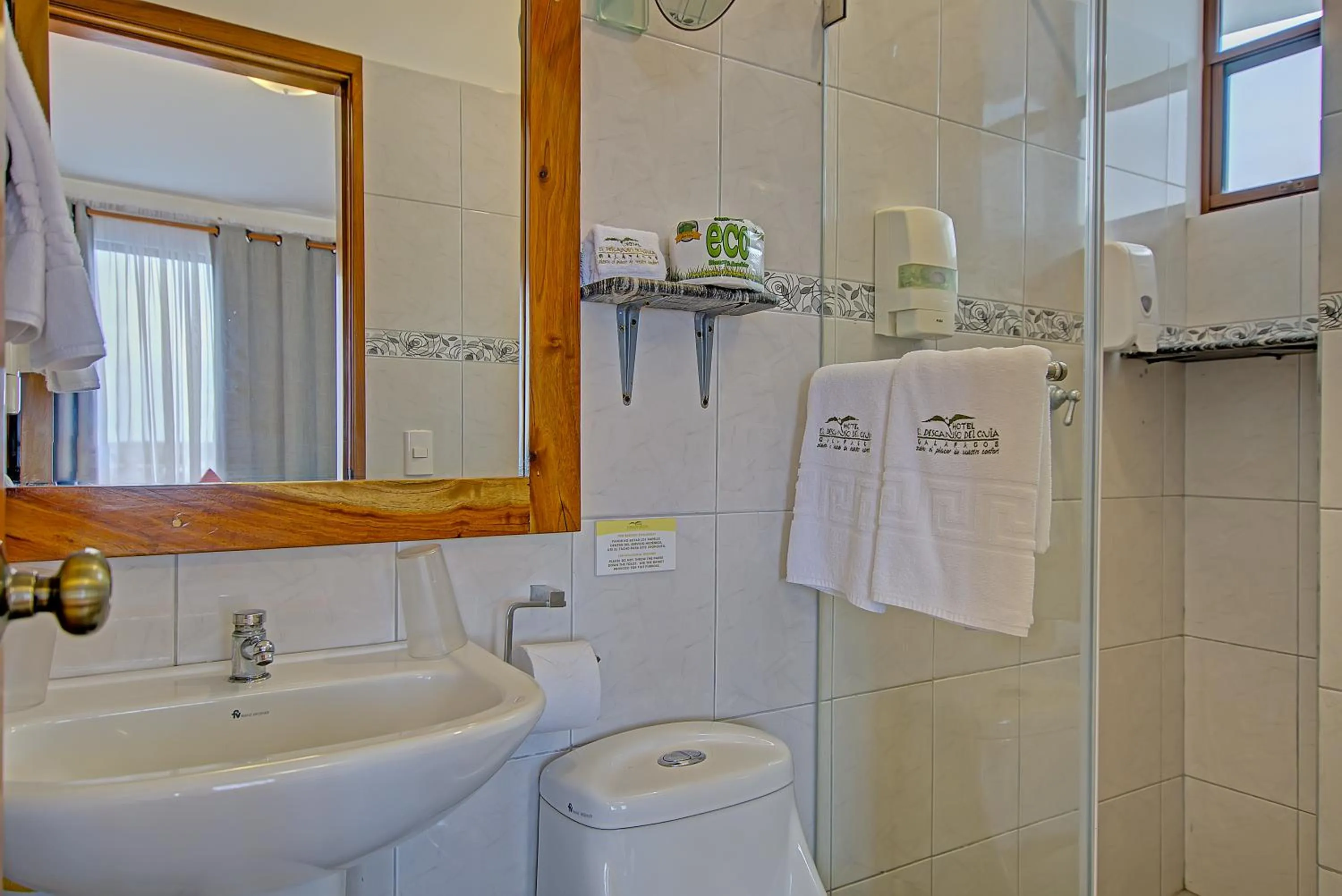 Shower in El Descanso del Guia