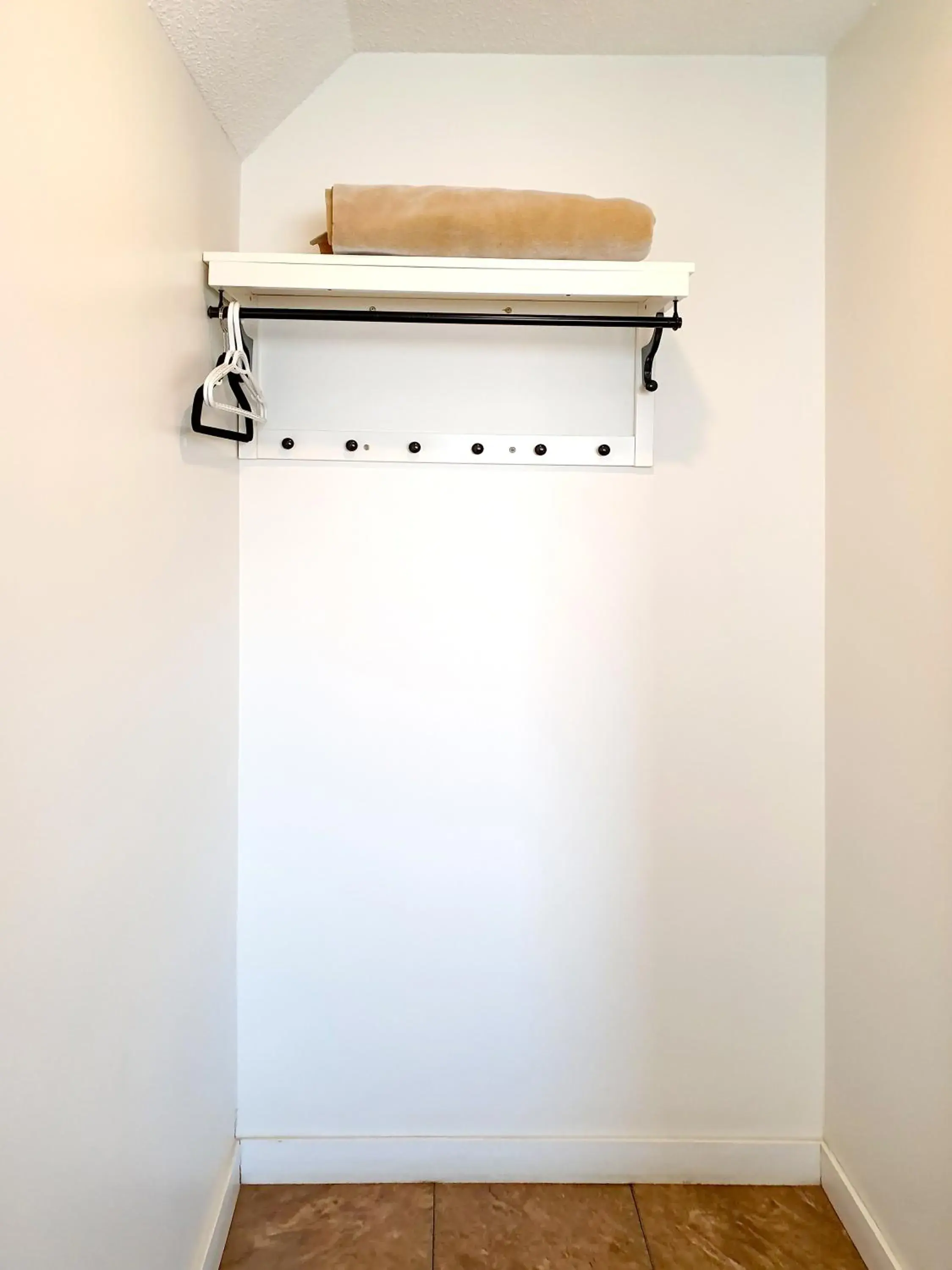 Queen Room (Pet-Friendly) in Cloud 9 Inn Queen Room (Pet-Friendly) in Cloud 9 Inn