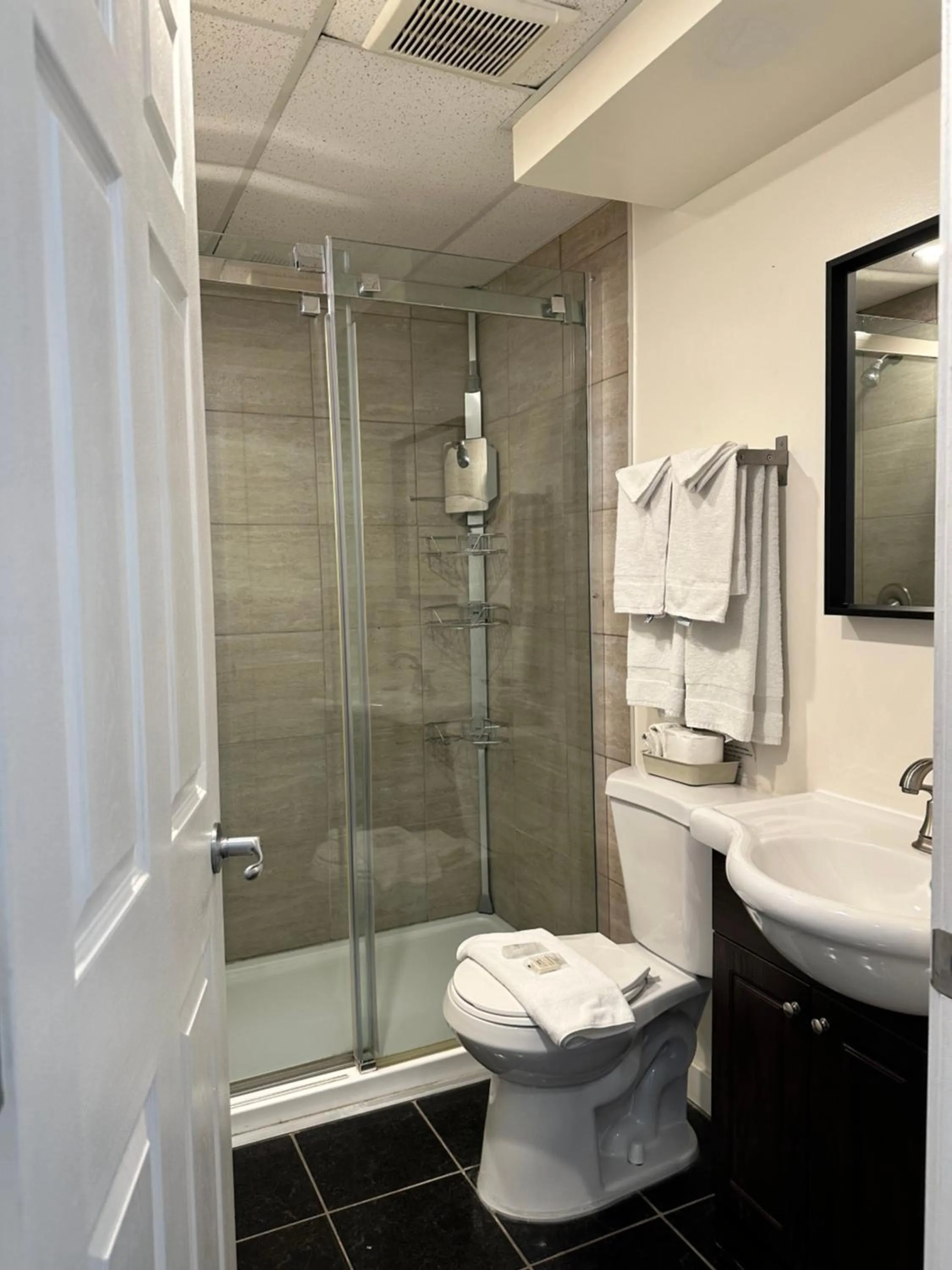 Toilet in Cloud 9 Inn