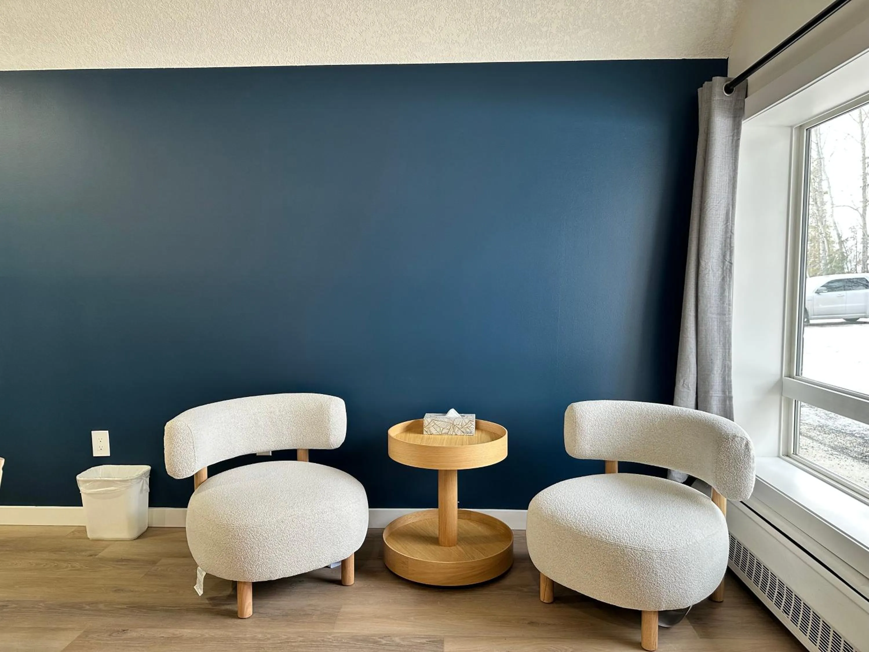 Living room in Cloud 9 Inn