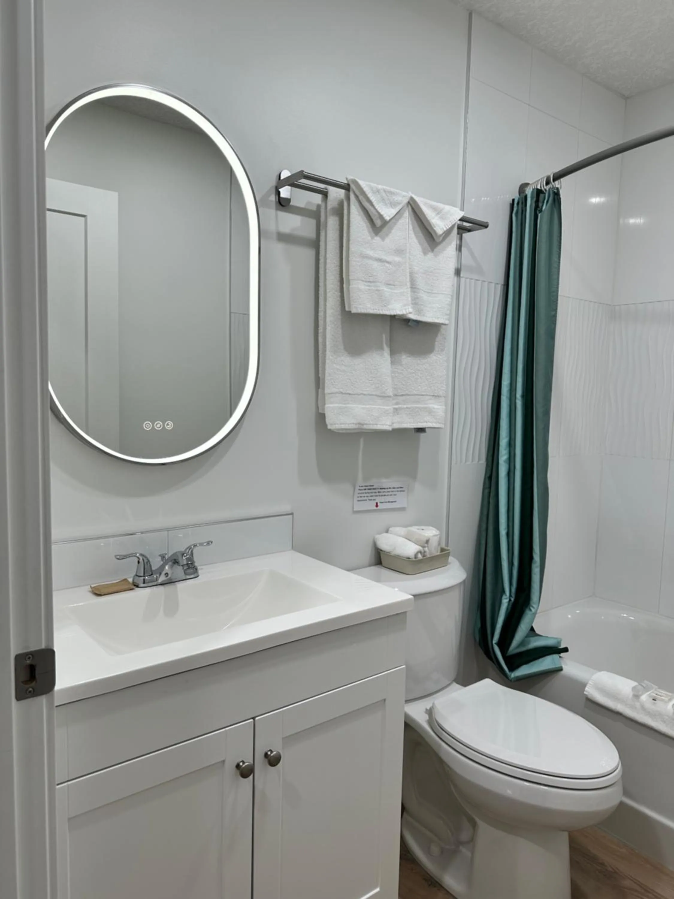 Toilet in Cloud 9 Inn