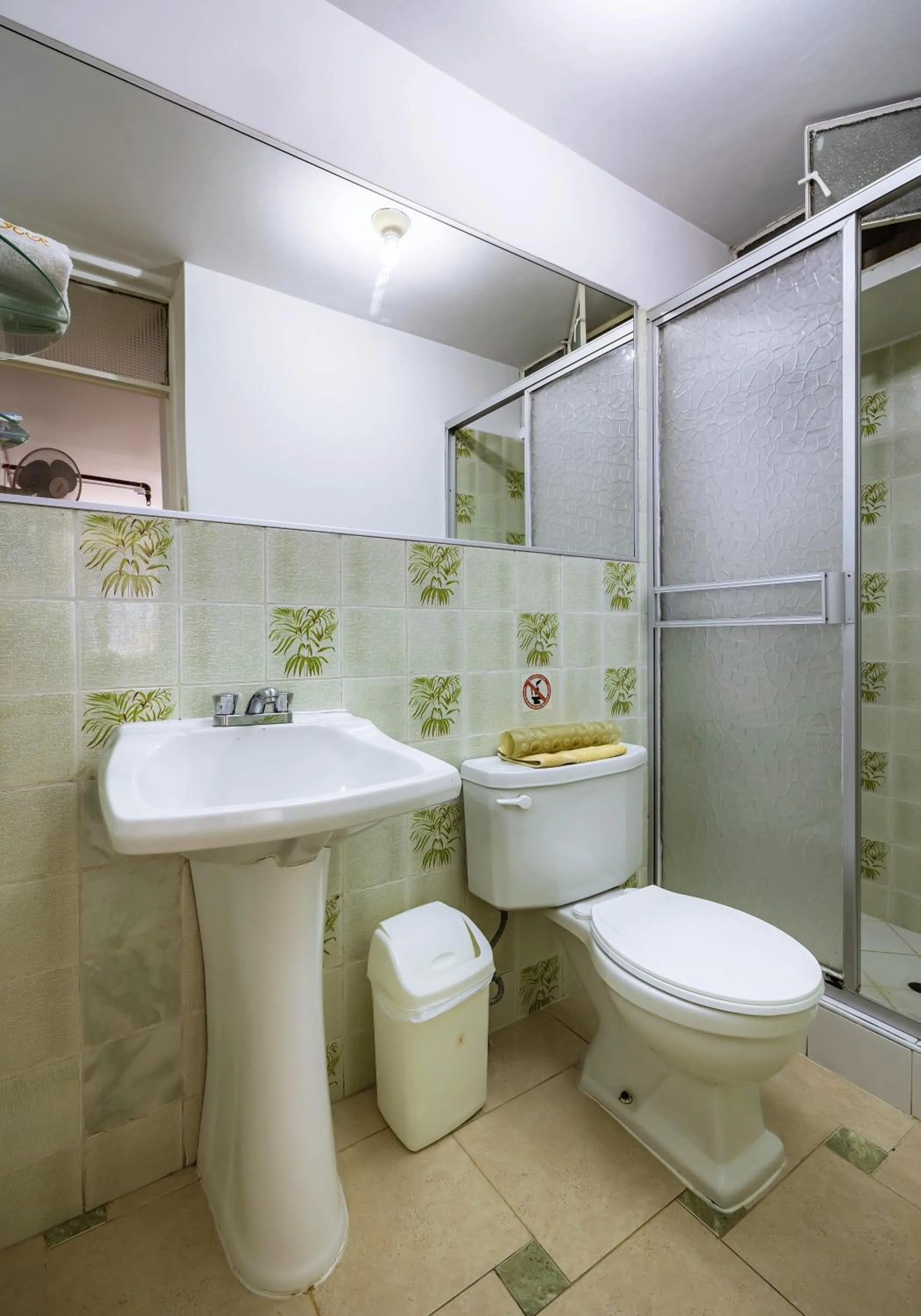 Shower in Recreo Hotel