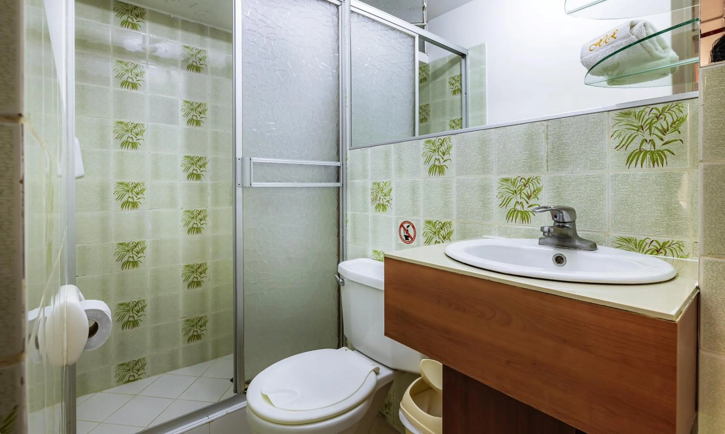 Bathroom in Recreo Hotel