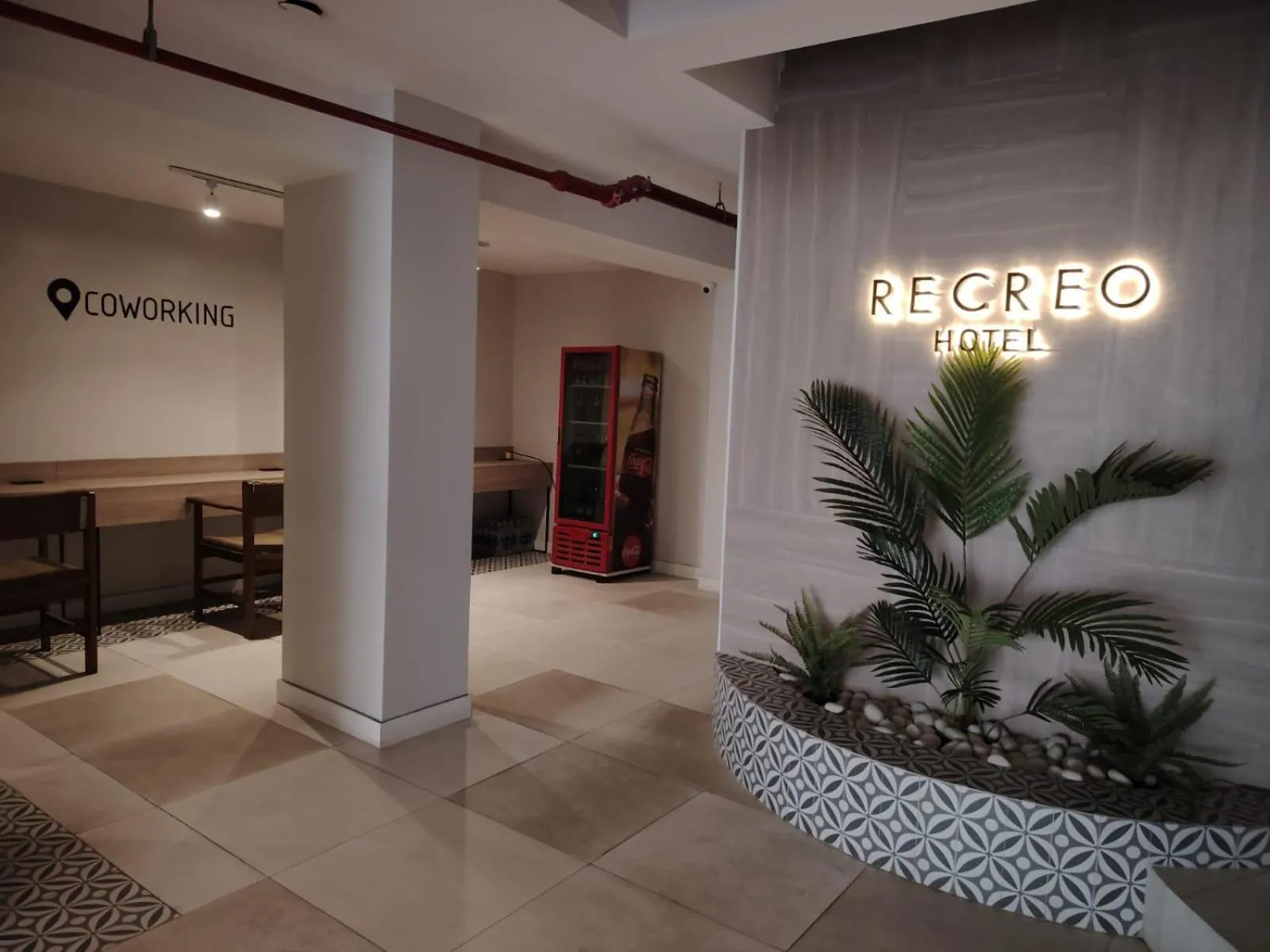 Logo/Certificate/Sign in Recreo Hotel