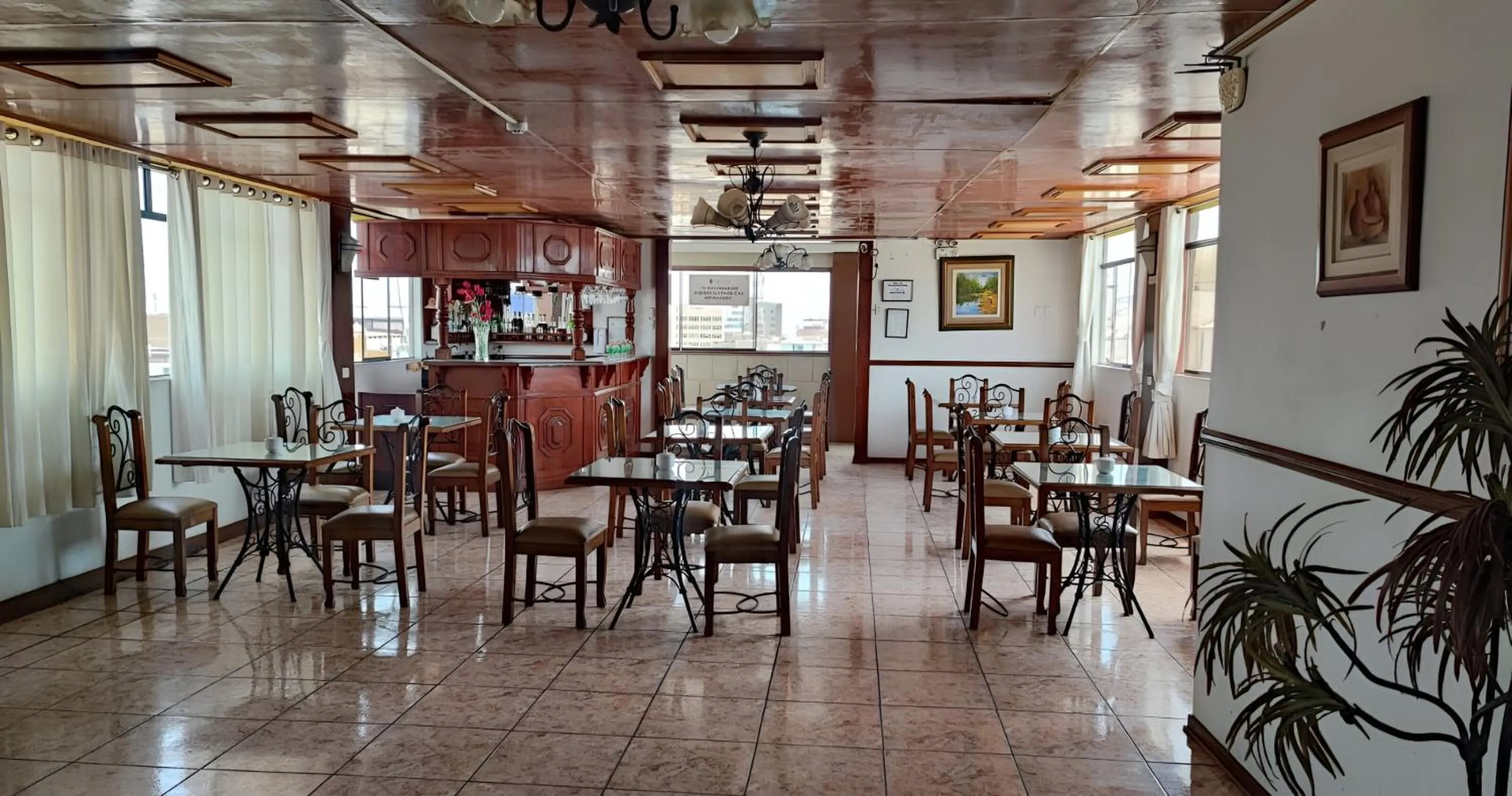 Restaurant/places to eat in Recreo Hotel