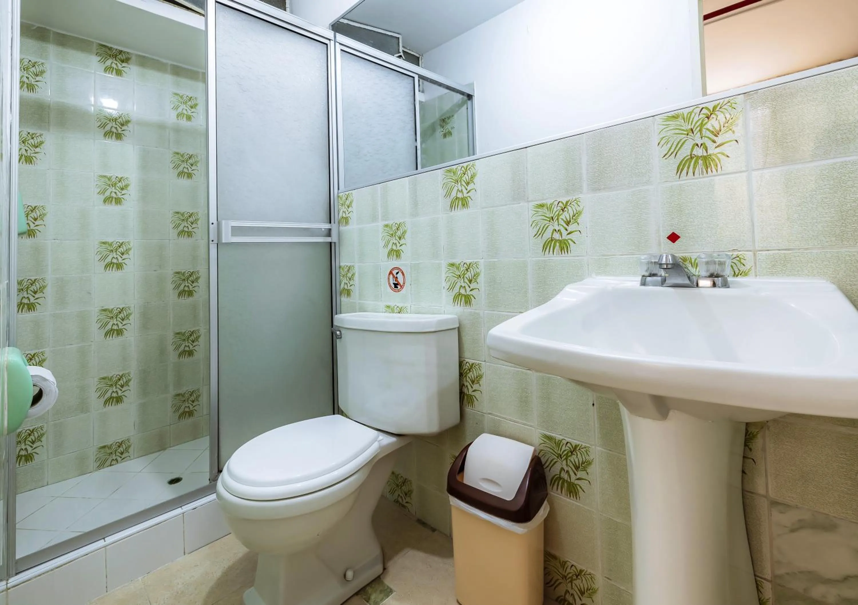 Shower in Recreo Hotel