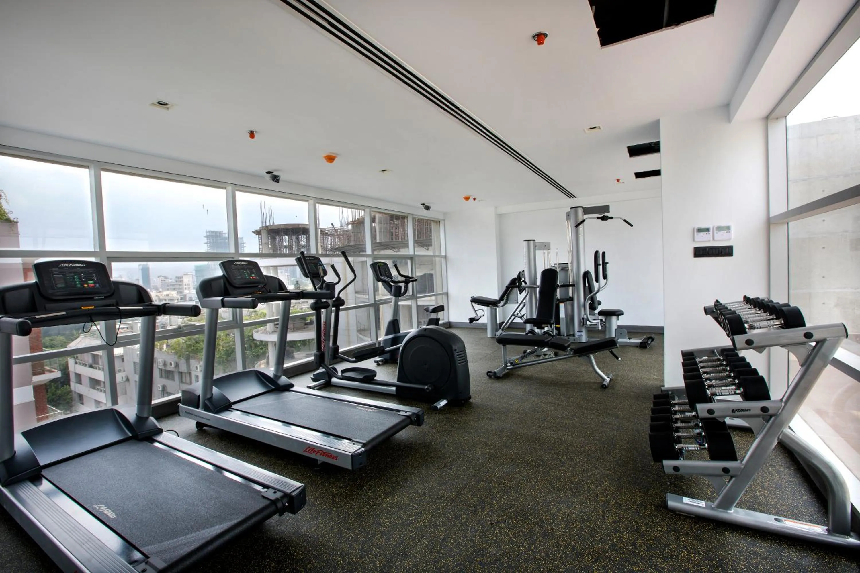 Fitness centre/facilities in Space Hotel and Apartments