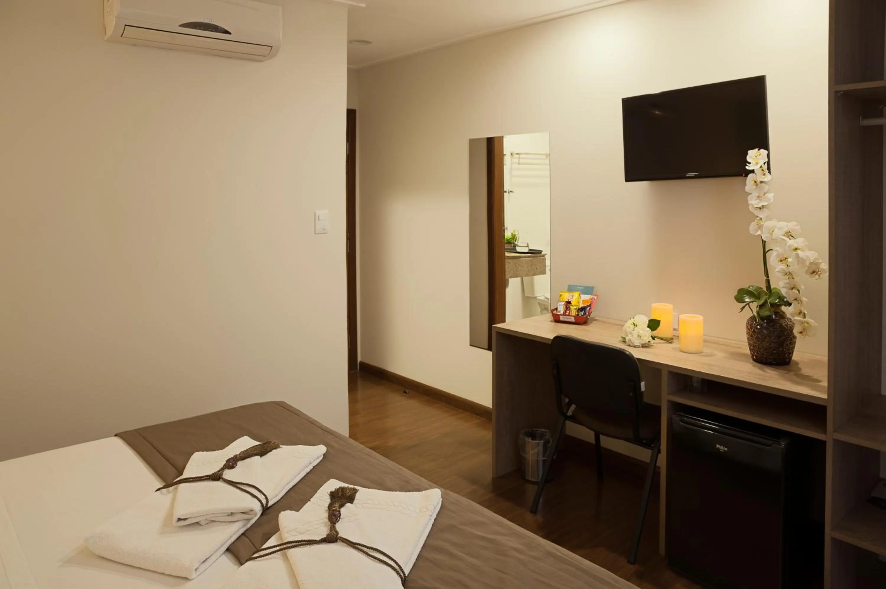 Photo of the whole room in Tryp by Wyndham Varginha Cafe Royal