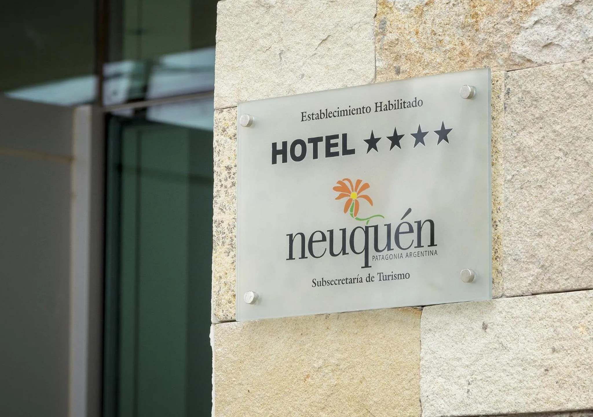 Property logo or sign in Howard Johnson Neuquen