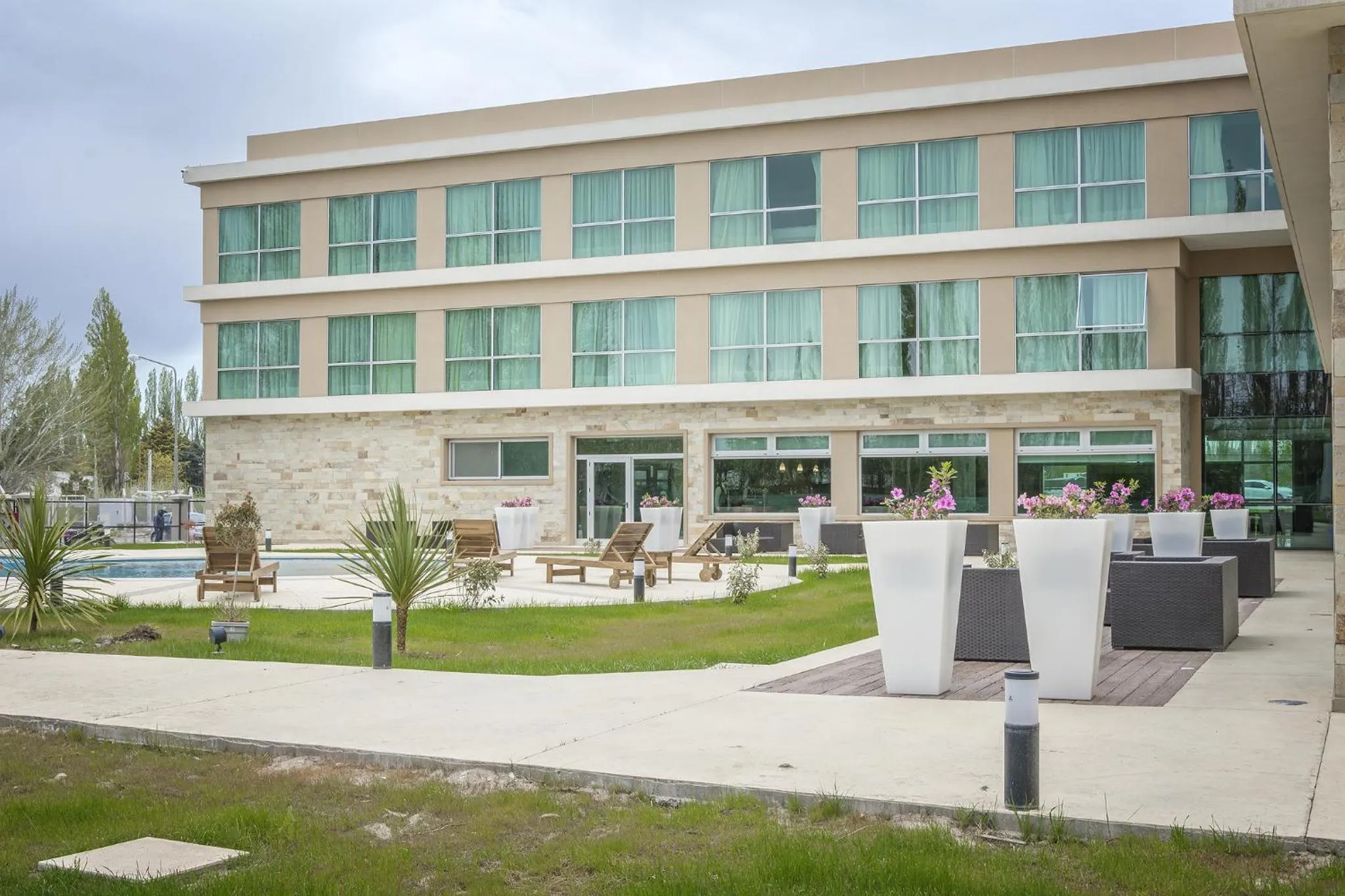 Property building in Howard Johnson Neuquen