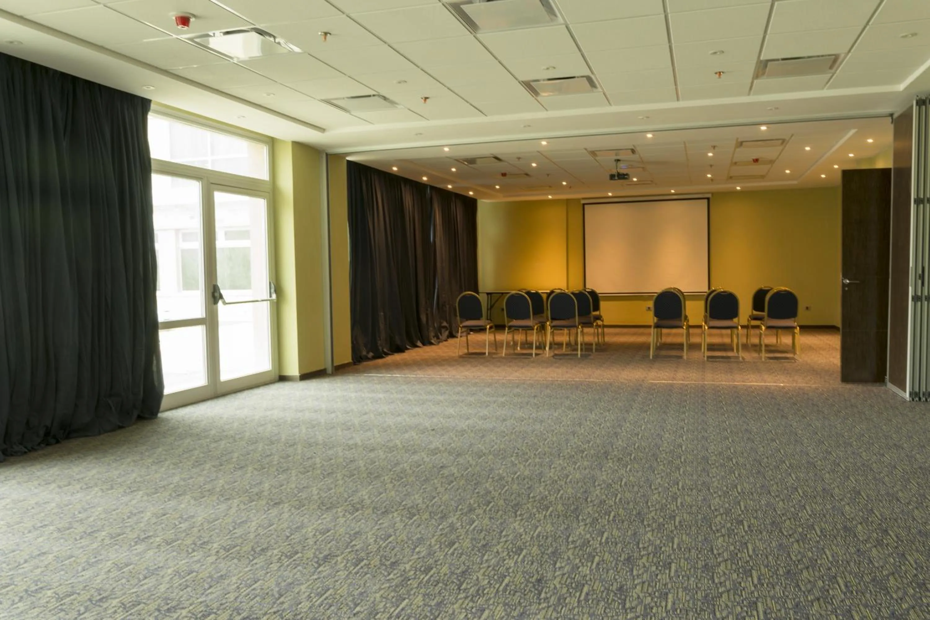 Day in Howard Johnson Neuquen