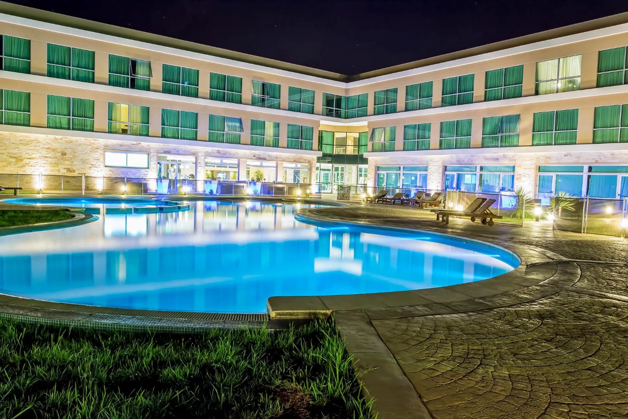 Night in Howard Johnson Neuquen