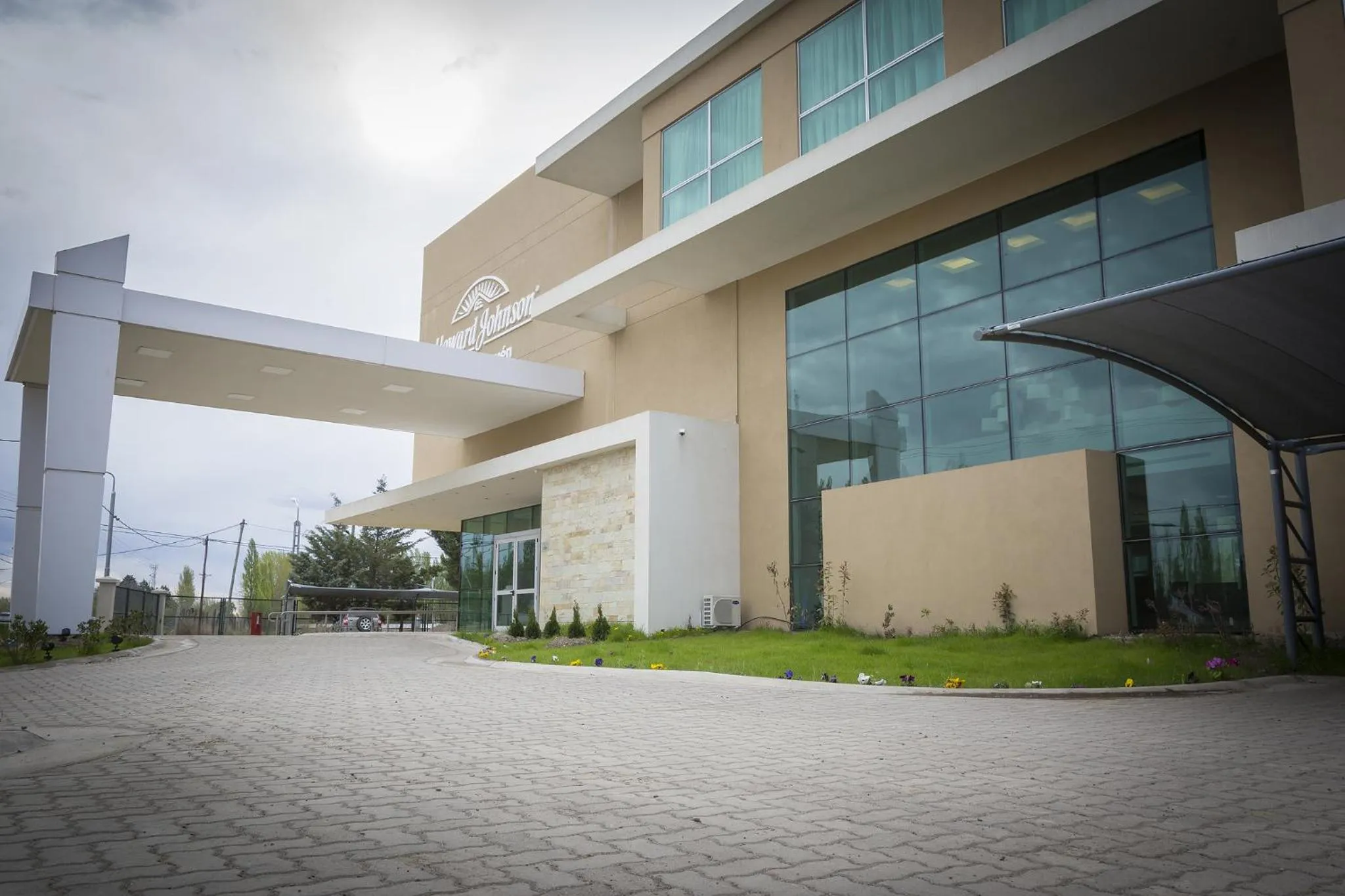 Facade/entrance in Howard Johnson Neuquen