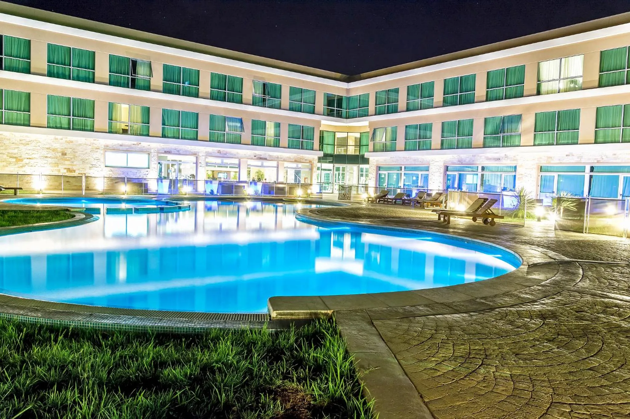 Night in Howard Johnson Neuquen