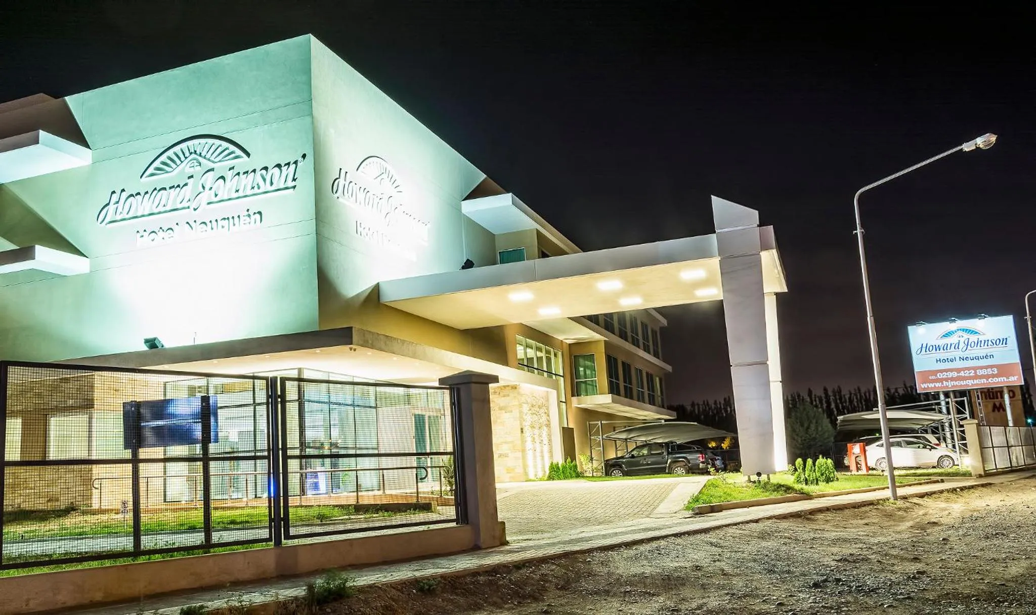 Facade/entrance in Howard Johnson Neuquen