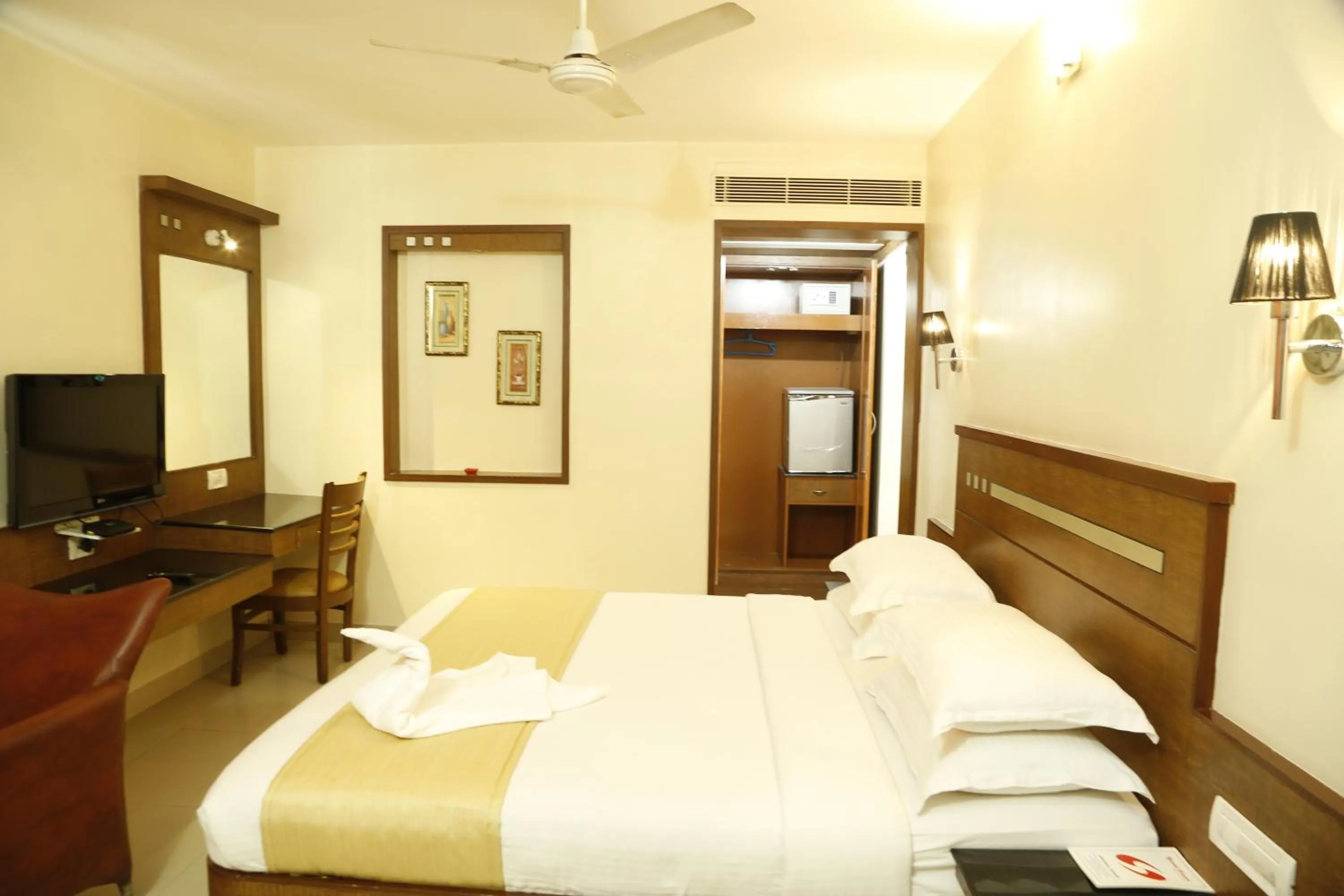 Bed in HOTEL GRAND PLAZzA