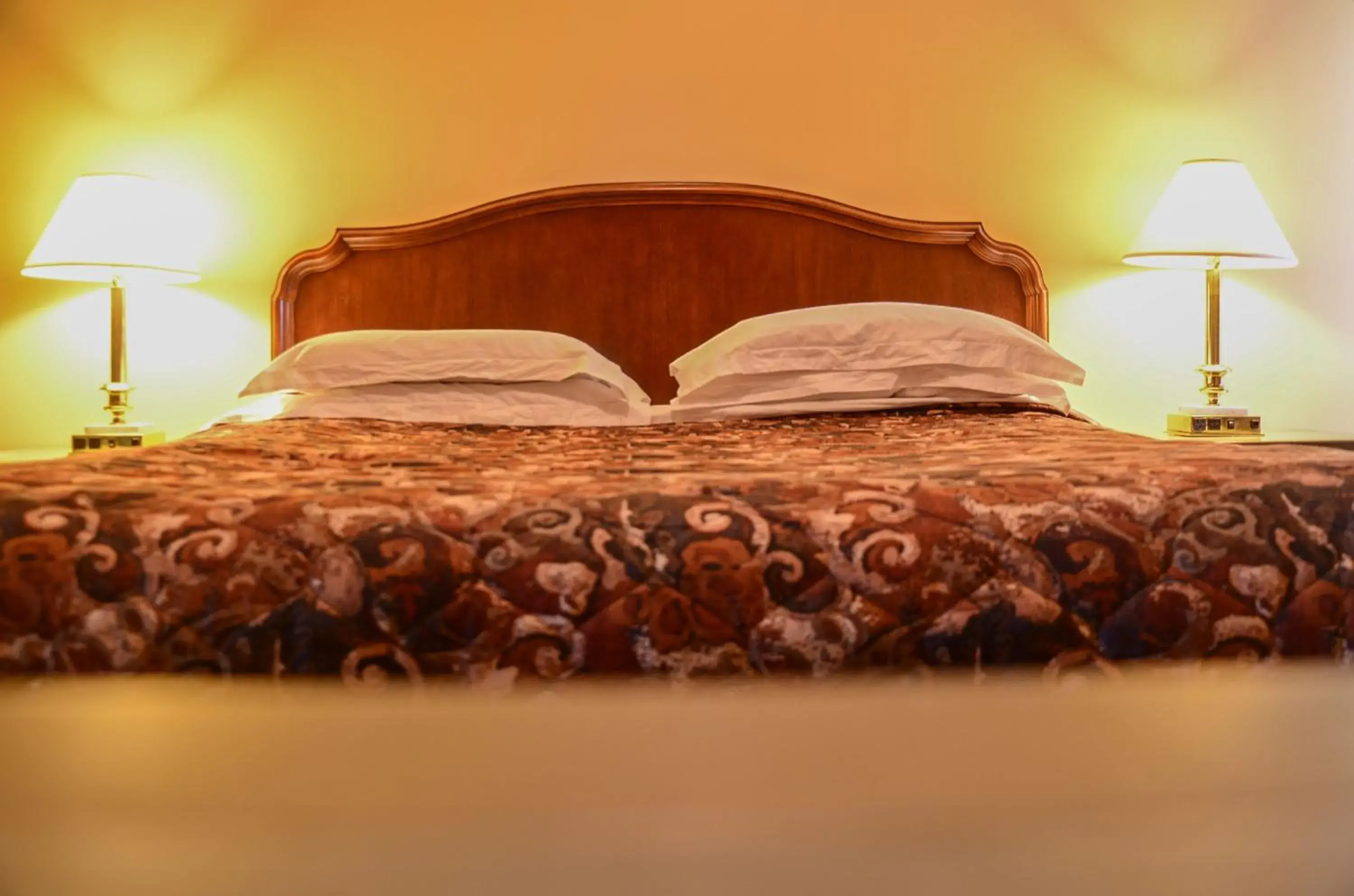 Deluxe King Room in Meaford Inn Deluxe King Room in Meaford Inn