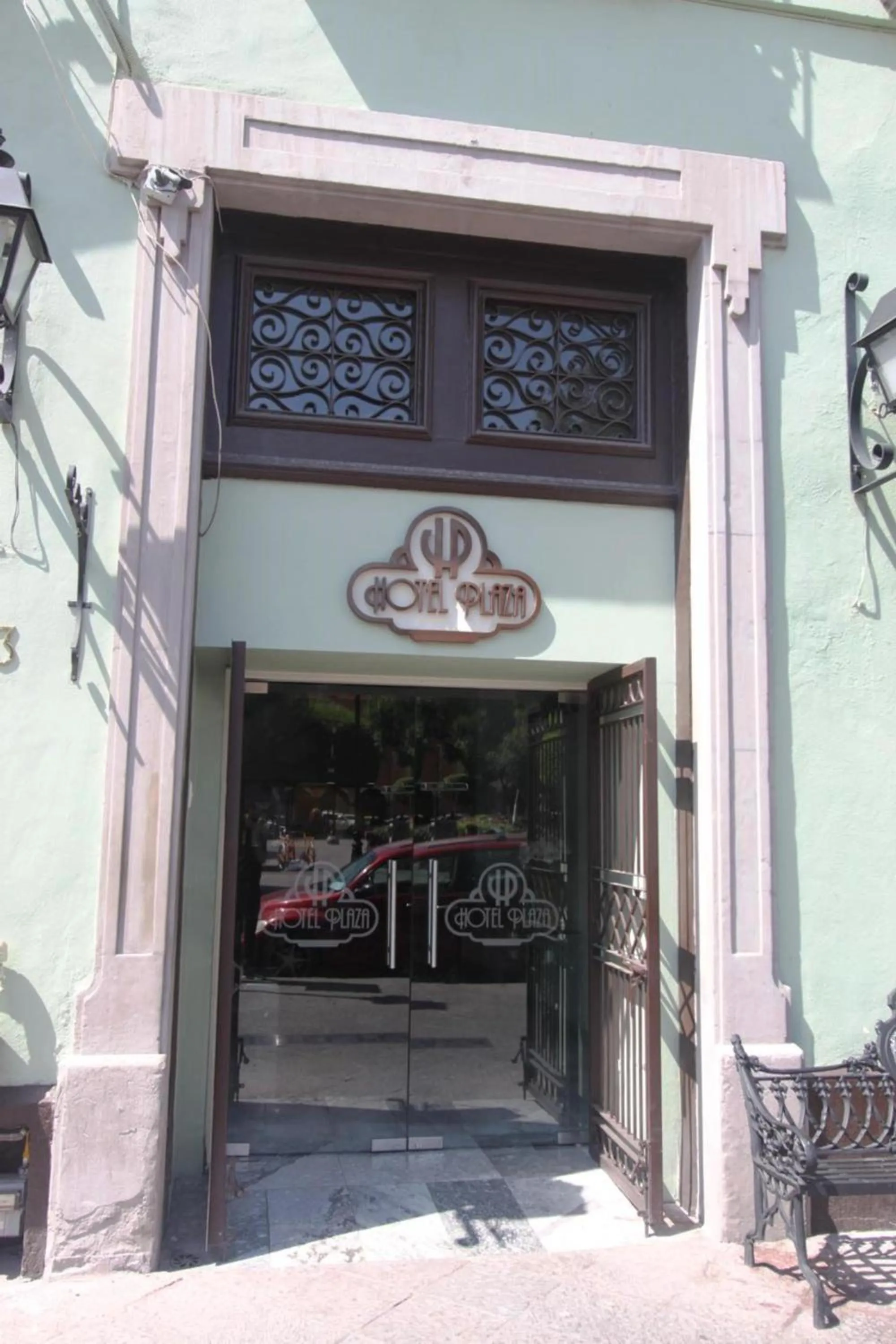 Facade/entrance in Hotel Plaza Queretaro