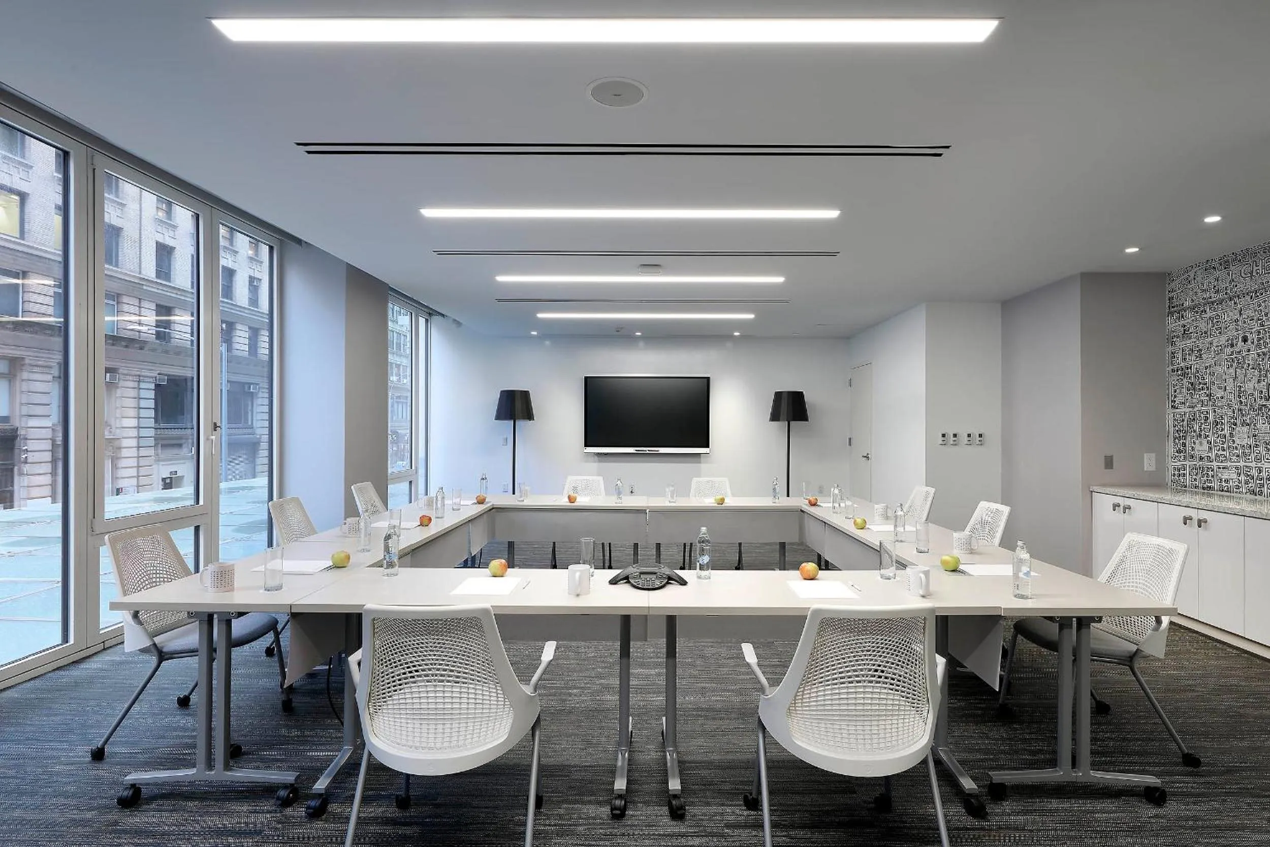 Meeting/conference room in INNSiDE by Meliá New York Nomad