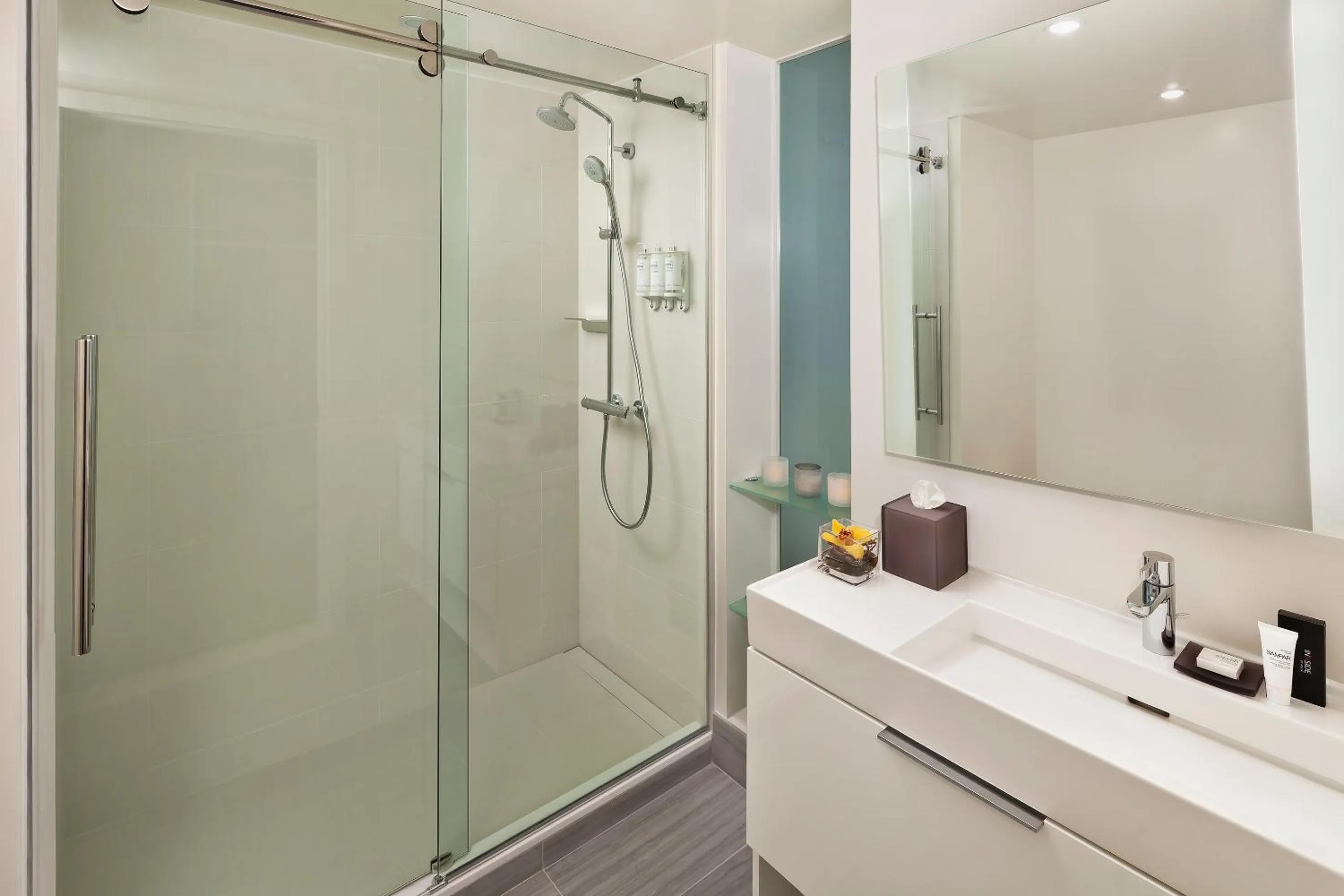 Shower in INNSiDE by Meliá New York Nomad