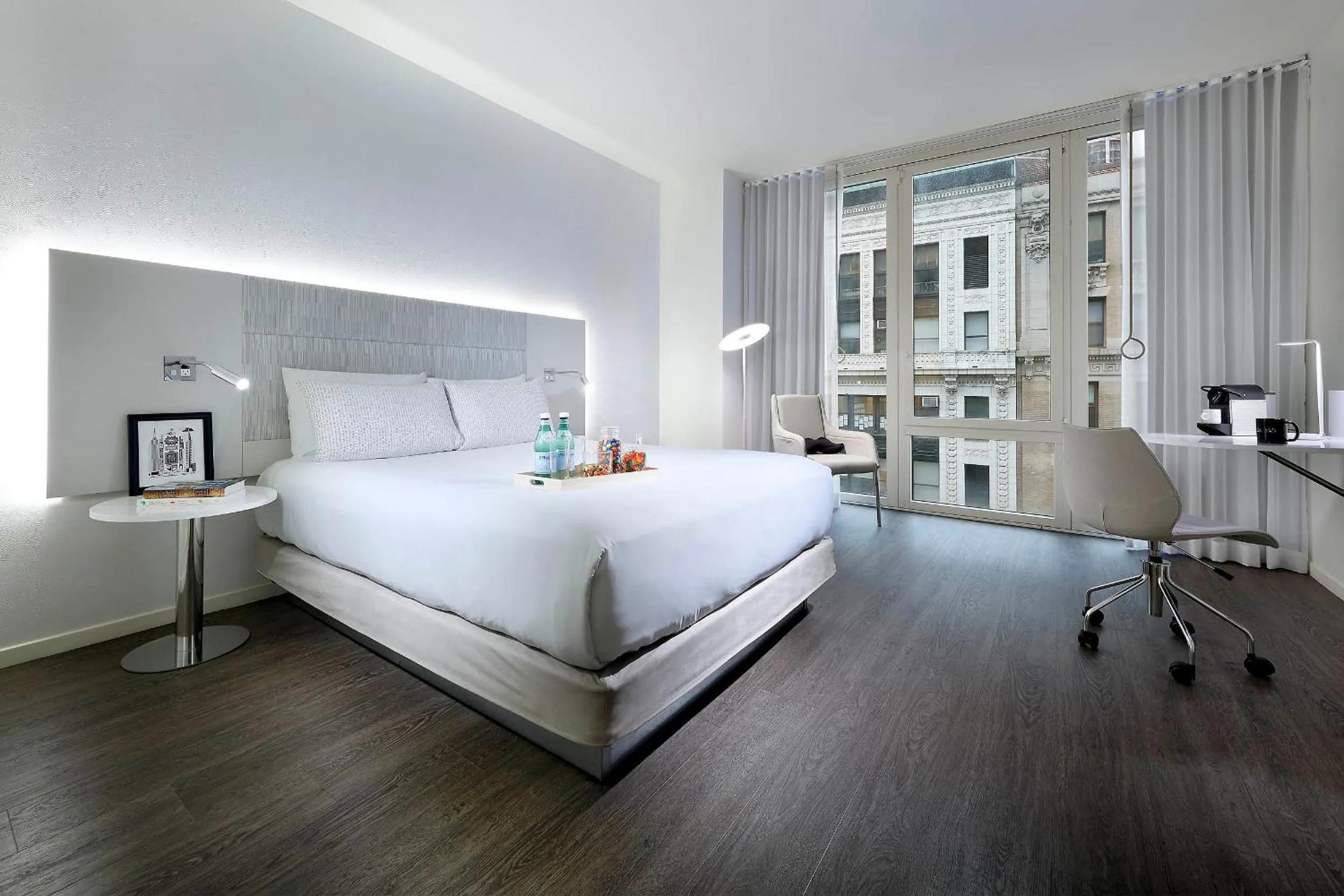 Photo of the whole room, Bed in INNSiDE by Meliá New York Nomad