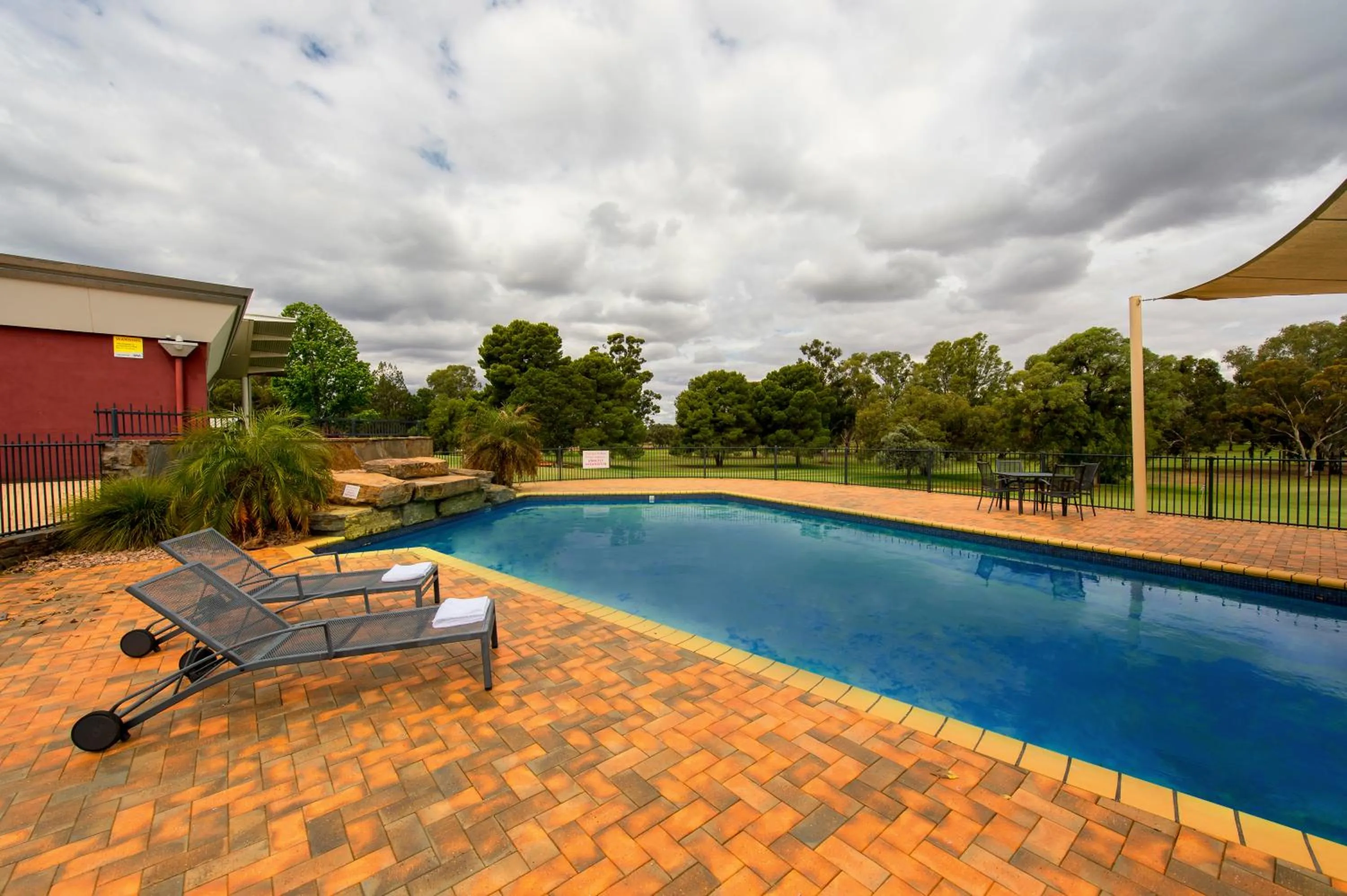 Swimming pool in Renmark Country Club