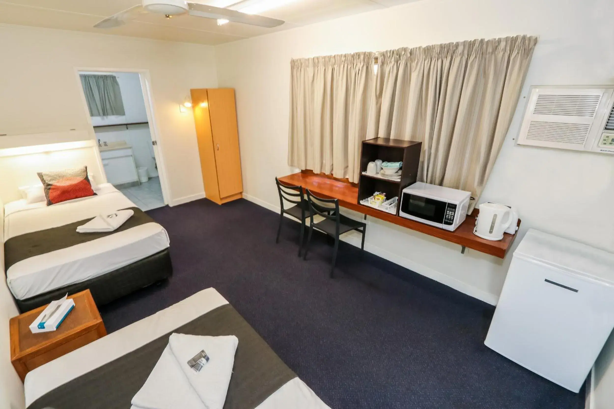 Twin Room with two single beds in Miriam Vale Motel Twin Room with two single beds in Miriam Vale Motel