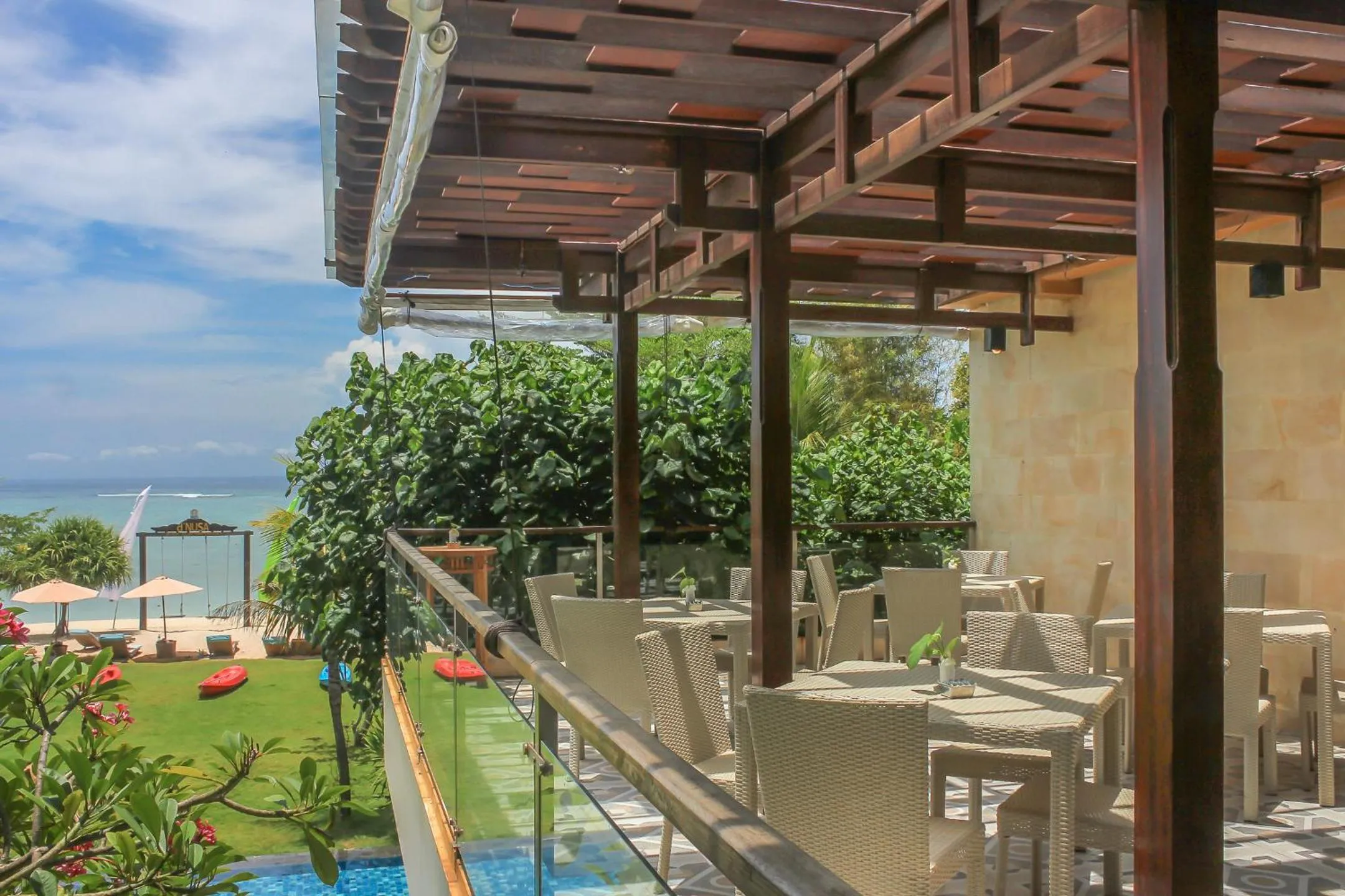 Day in d'Nusa Beach Club and Resort