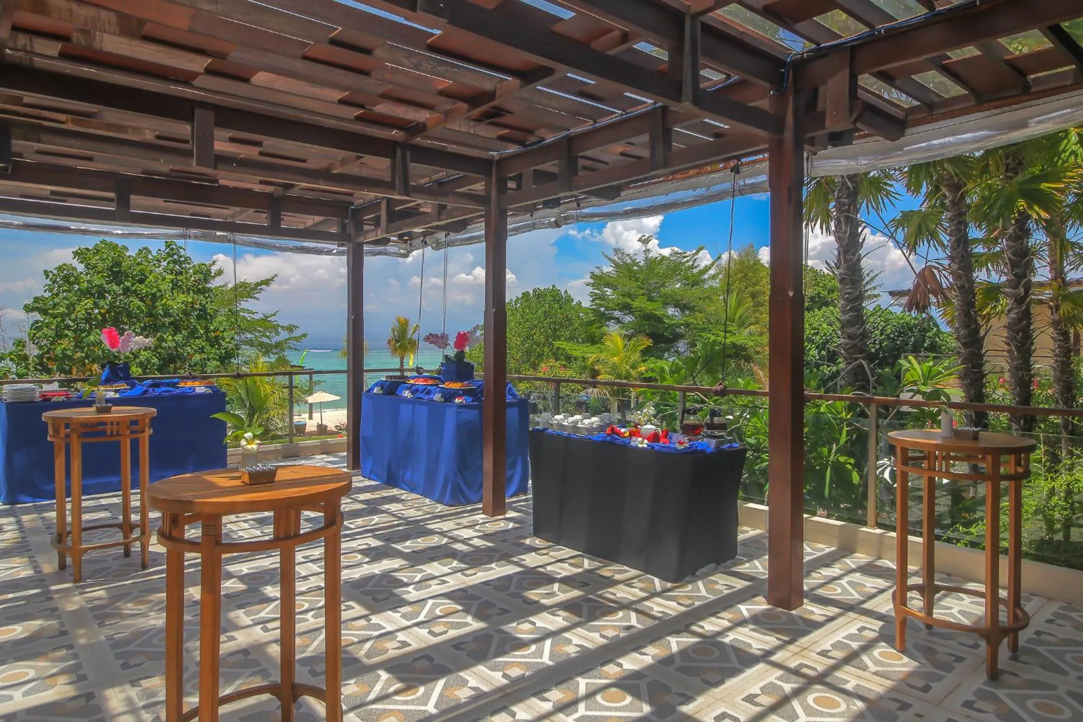 Restaurant/places to eat in d'Nusa Beach Club and Resort