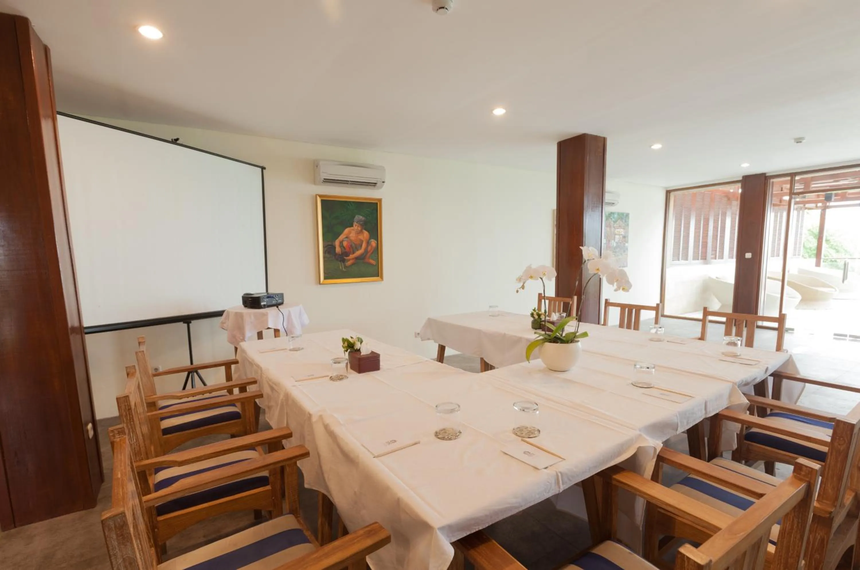 Business facilities in d'Nusa Beach Club and Resort