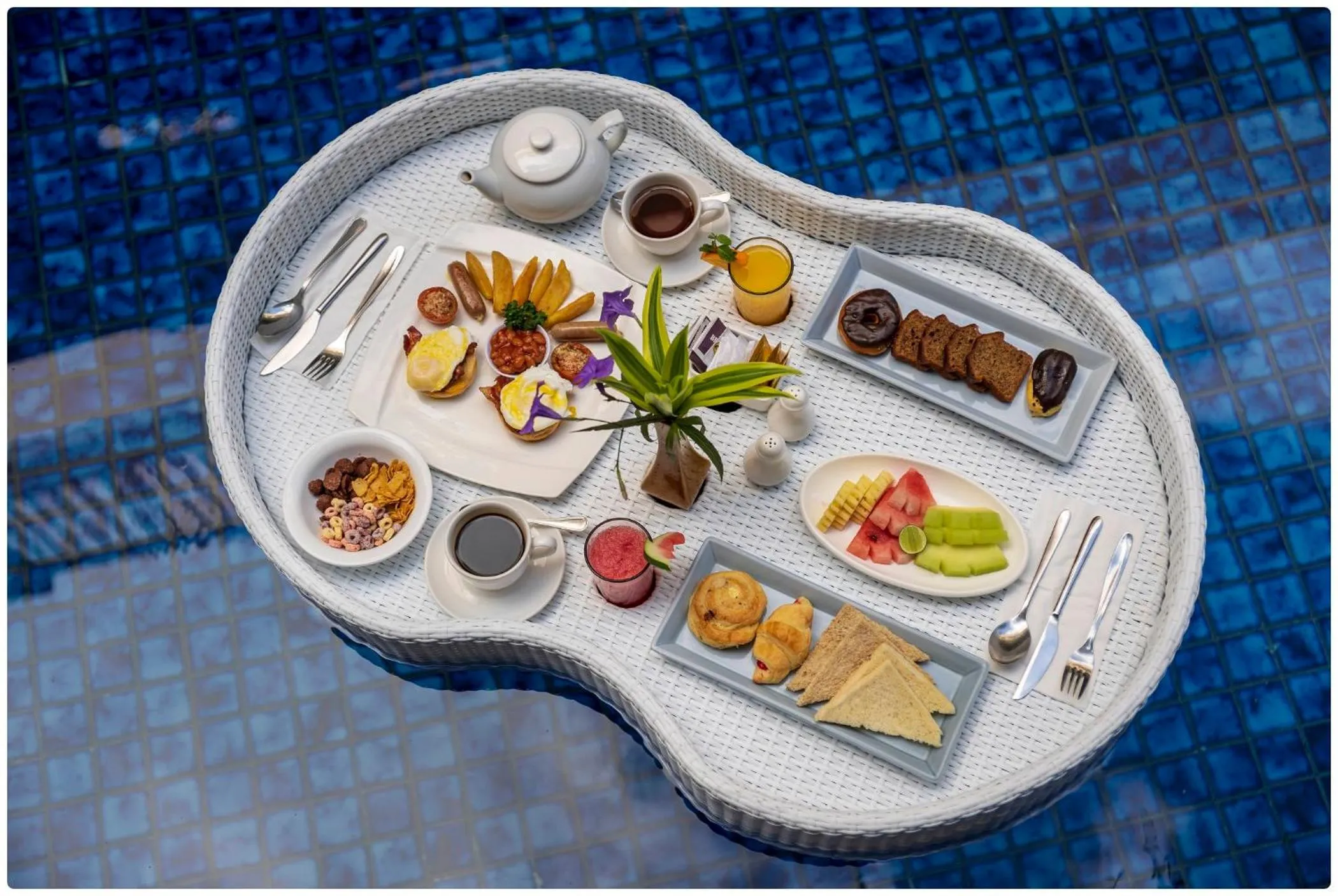 Food and drinks in d'Nusa Beach Club and Resort