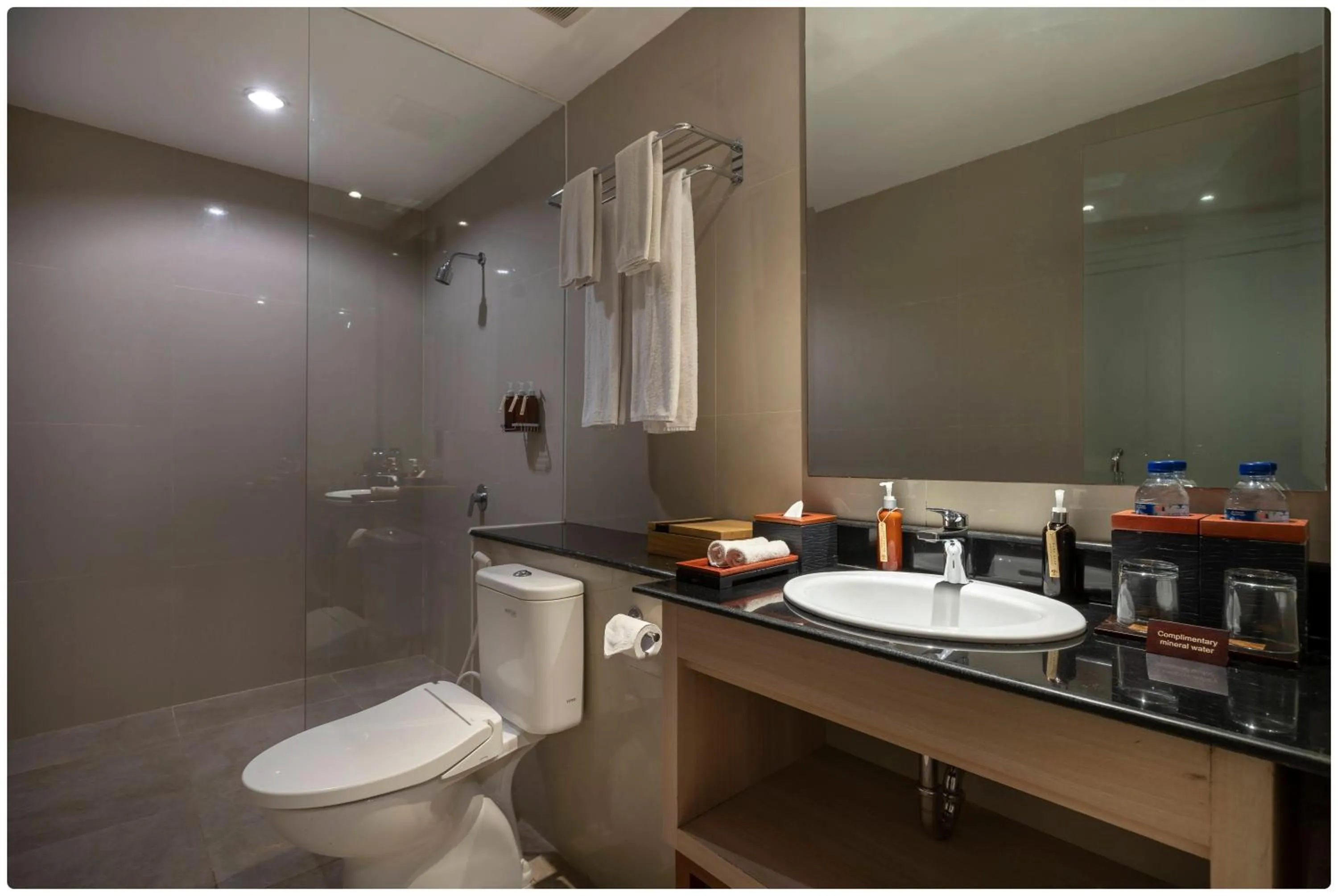 Toilet in d'Nusa Beach Club and Resort