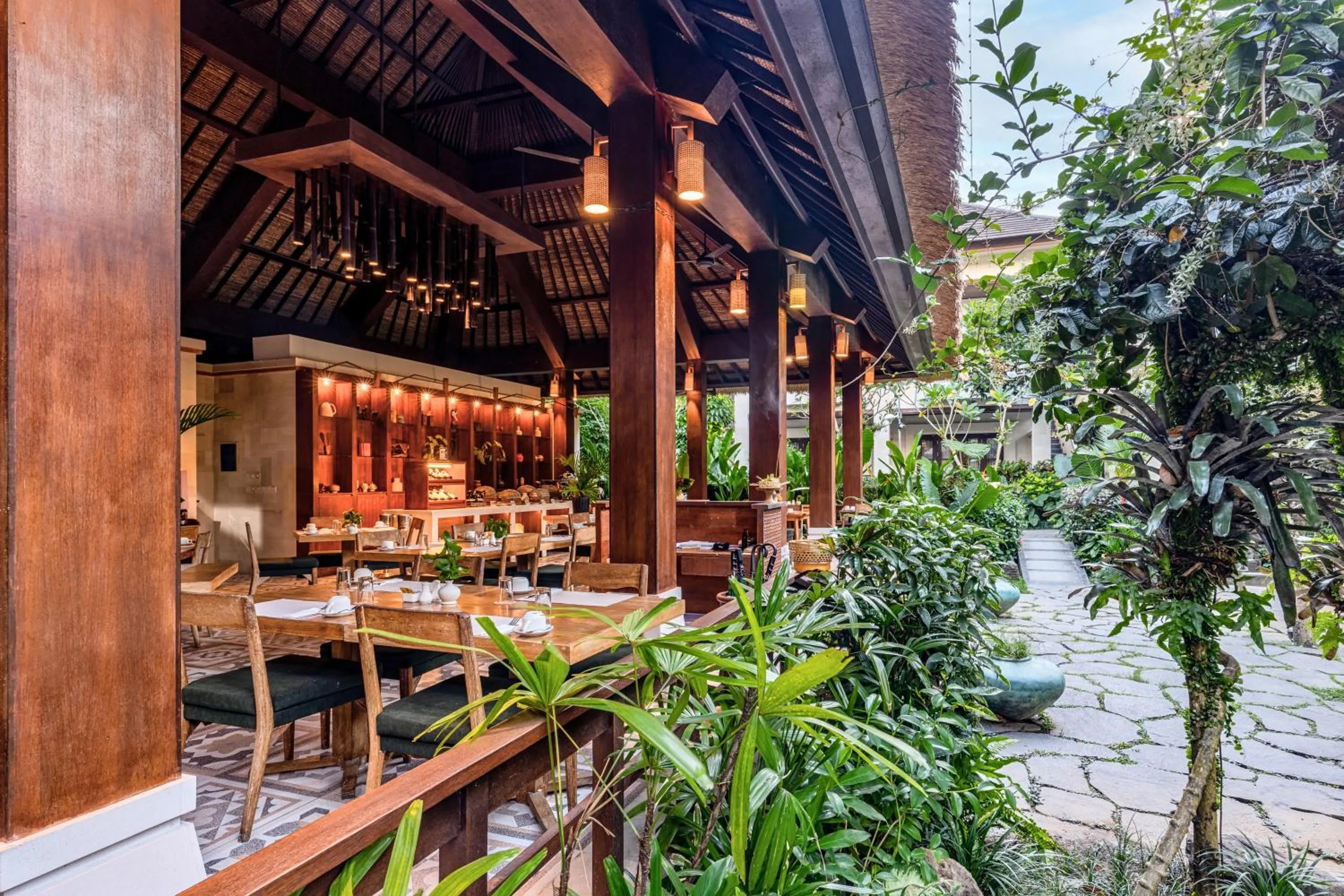 Restaurant/places to eat in Radha Phala Resort & Spa