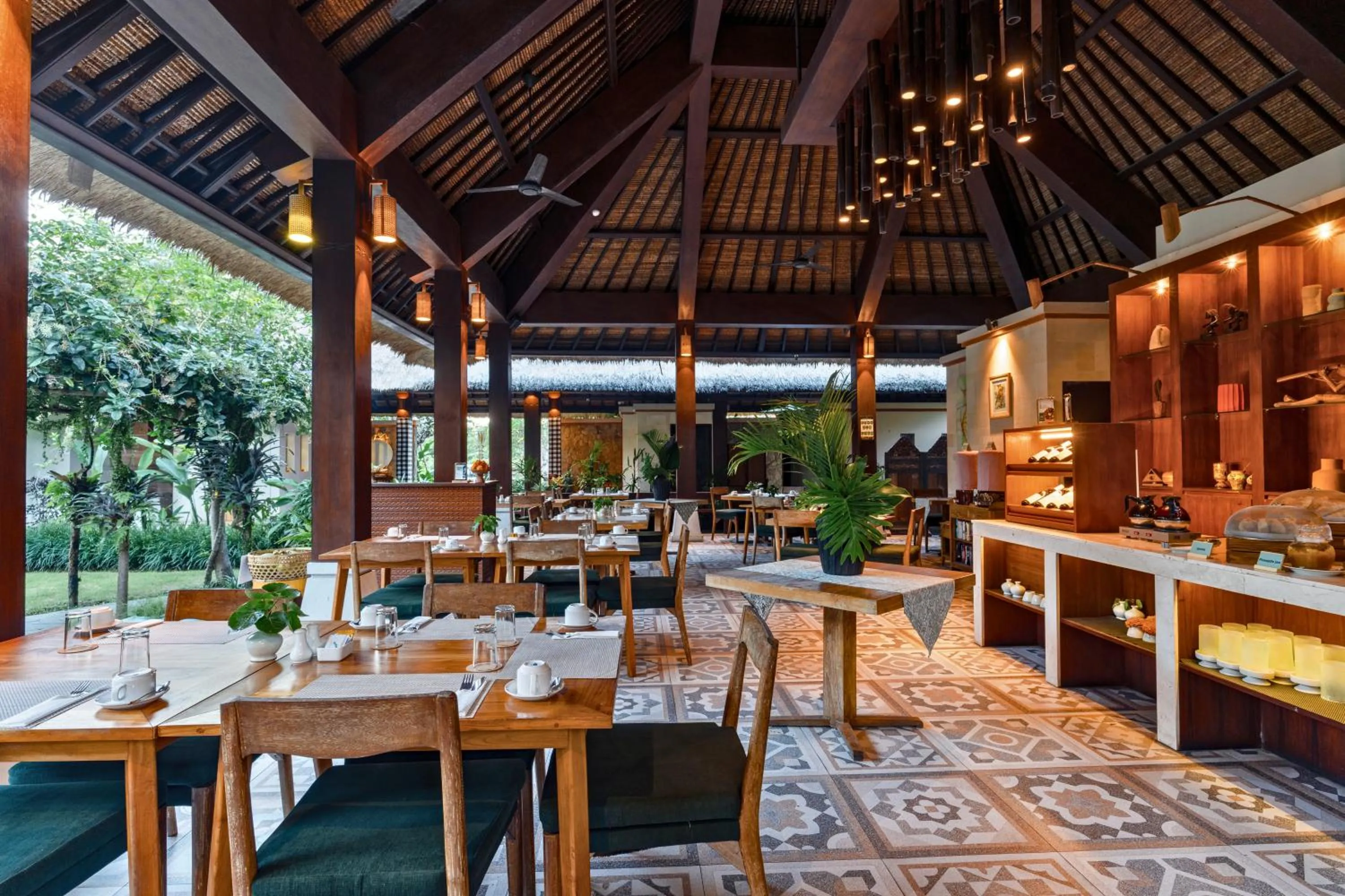 Restaurant/places to eat in Radha Phala Resort & Spa