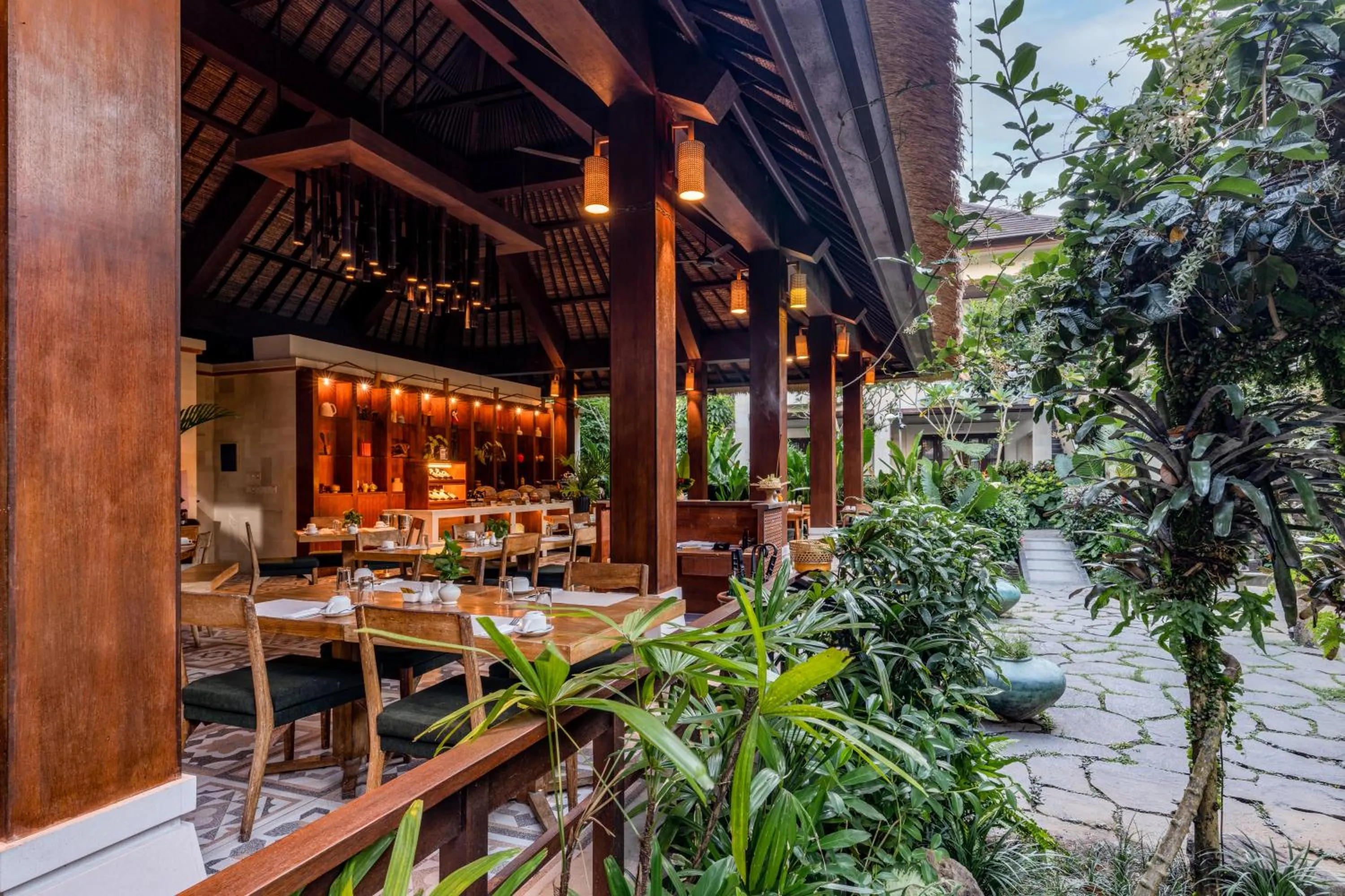 Restaurant/places to eat in Radha Phala Resort & Spa